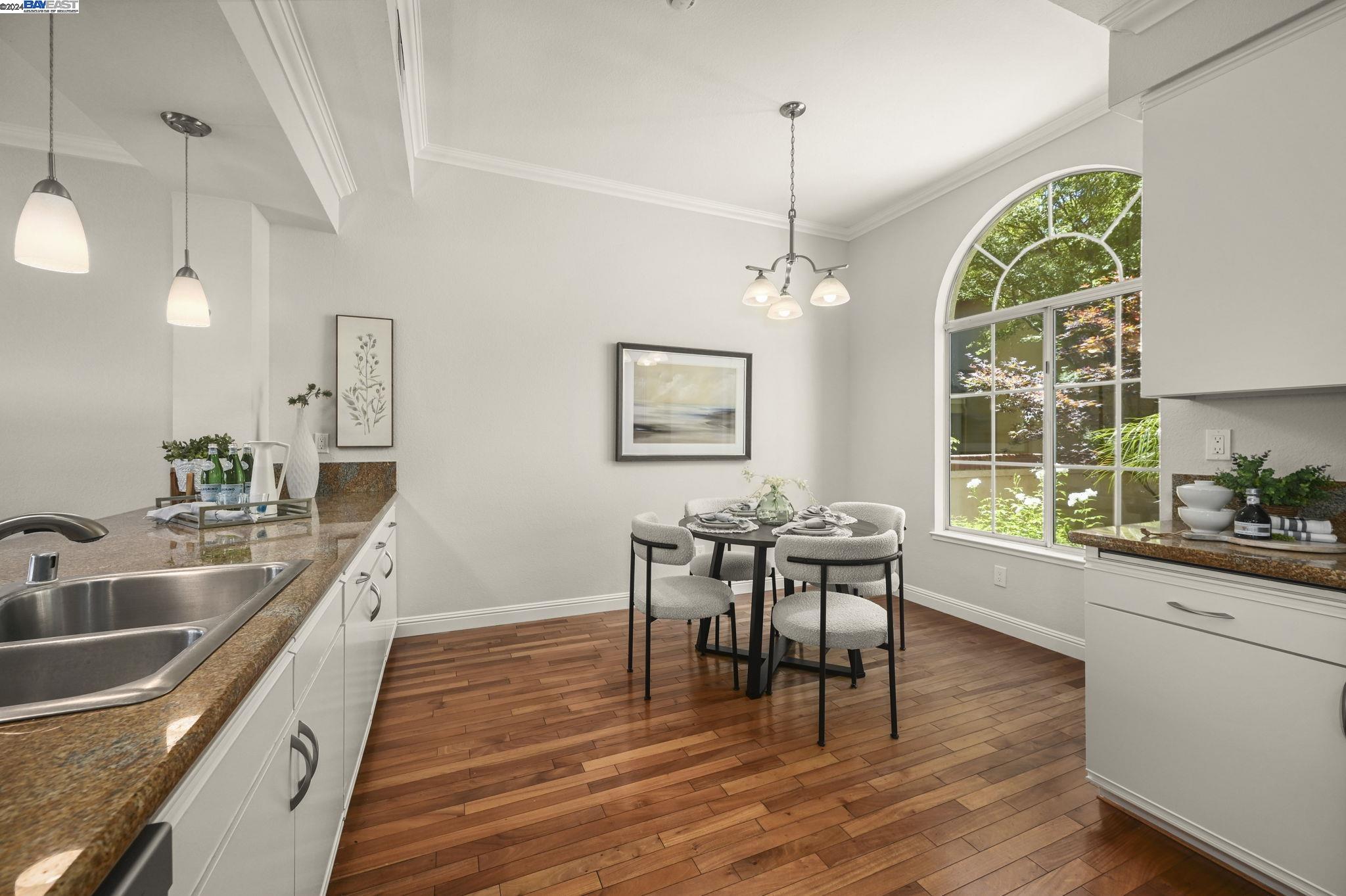 1300 Canyon Side Ave