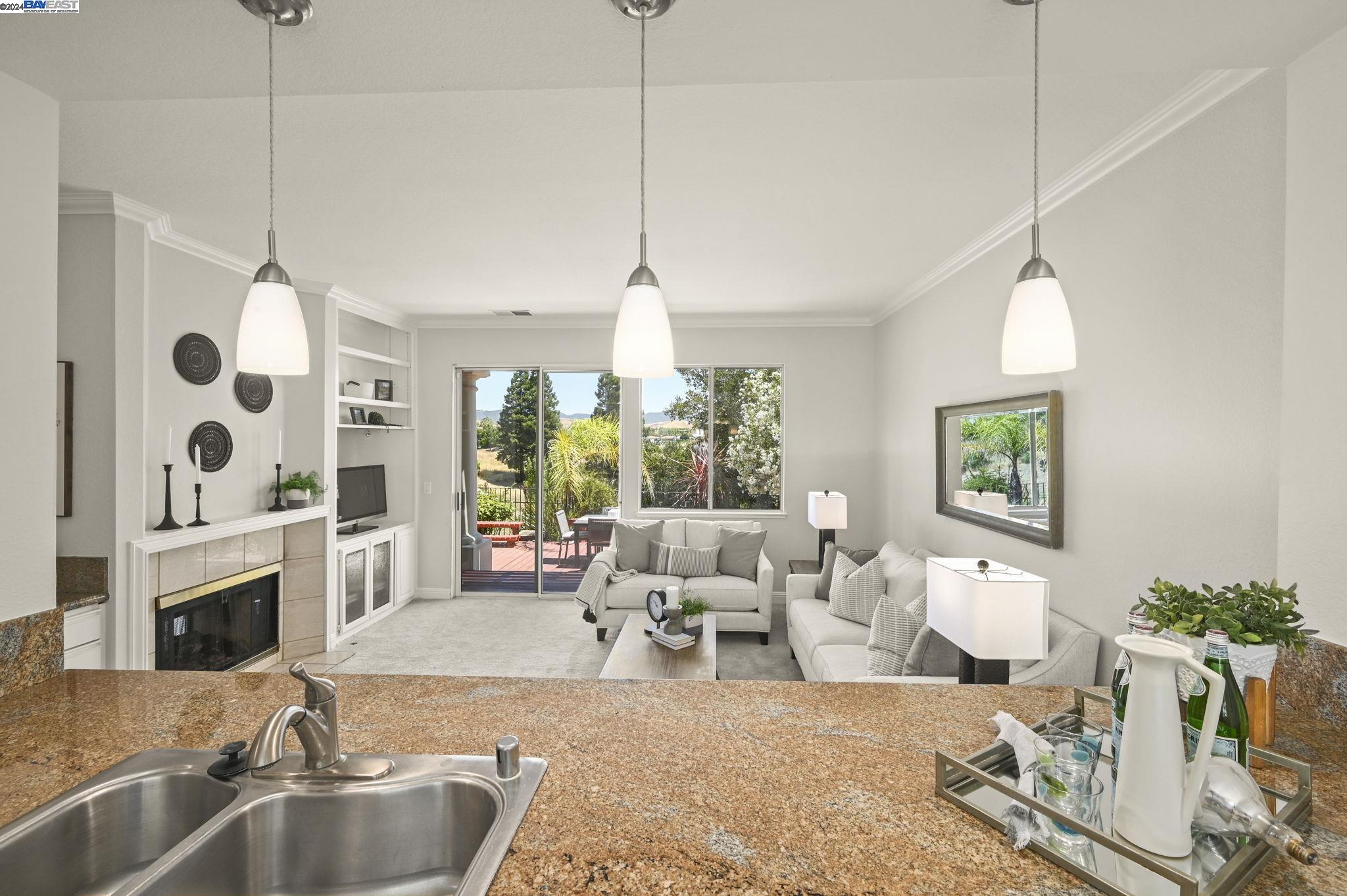 1300 Canyon Side Ave