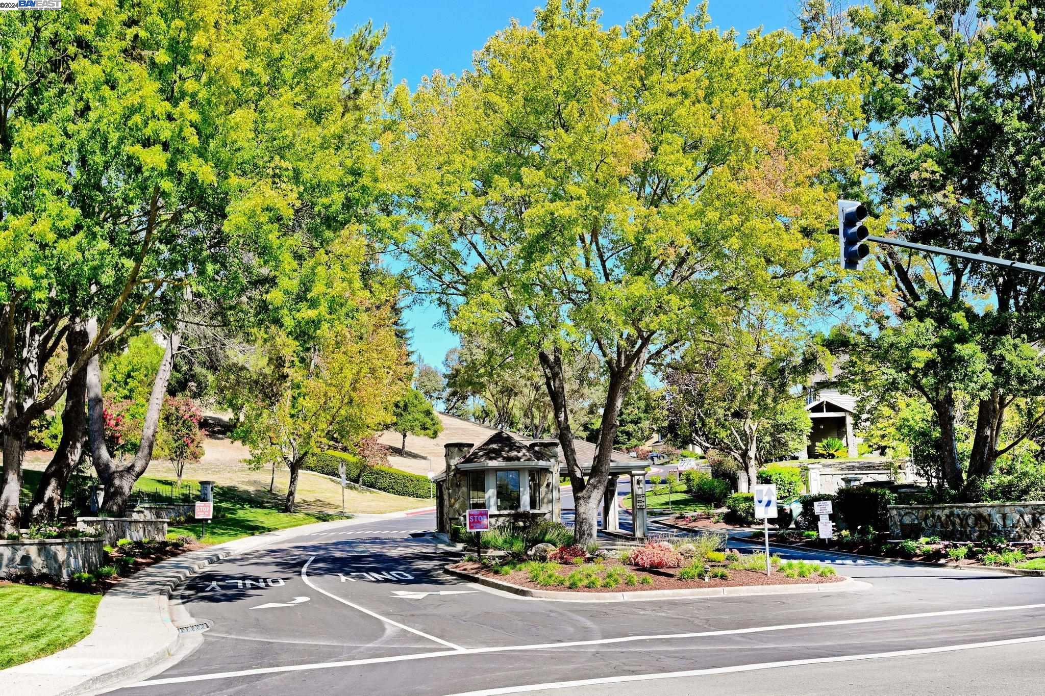 1300 Canyon Side Ave