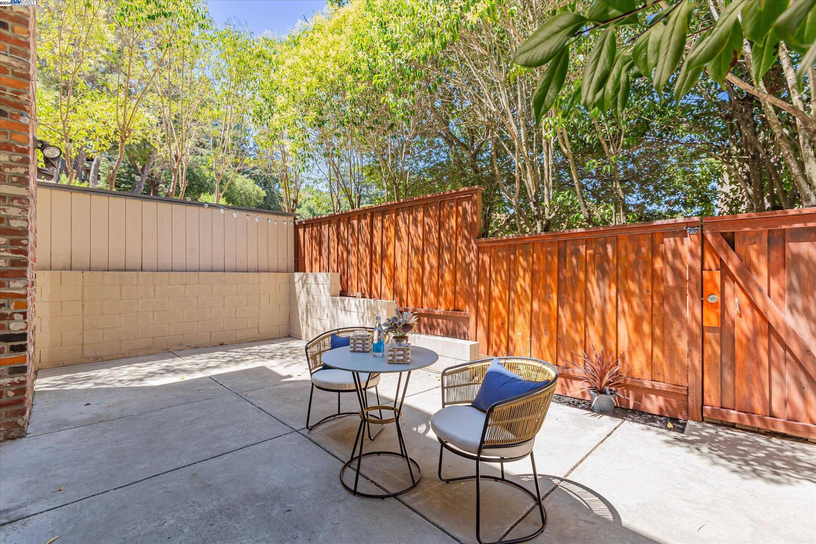 2129 Ascot Drive # 18