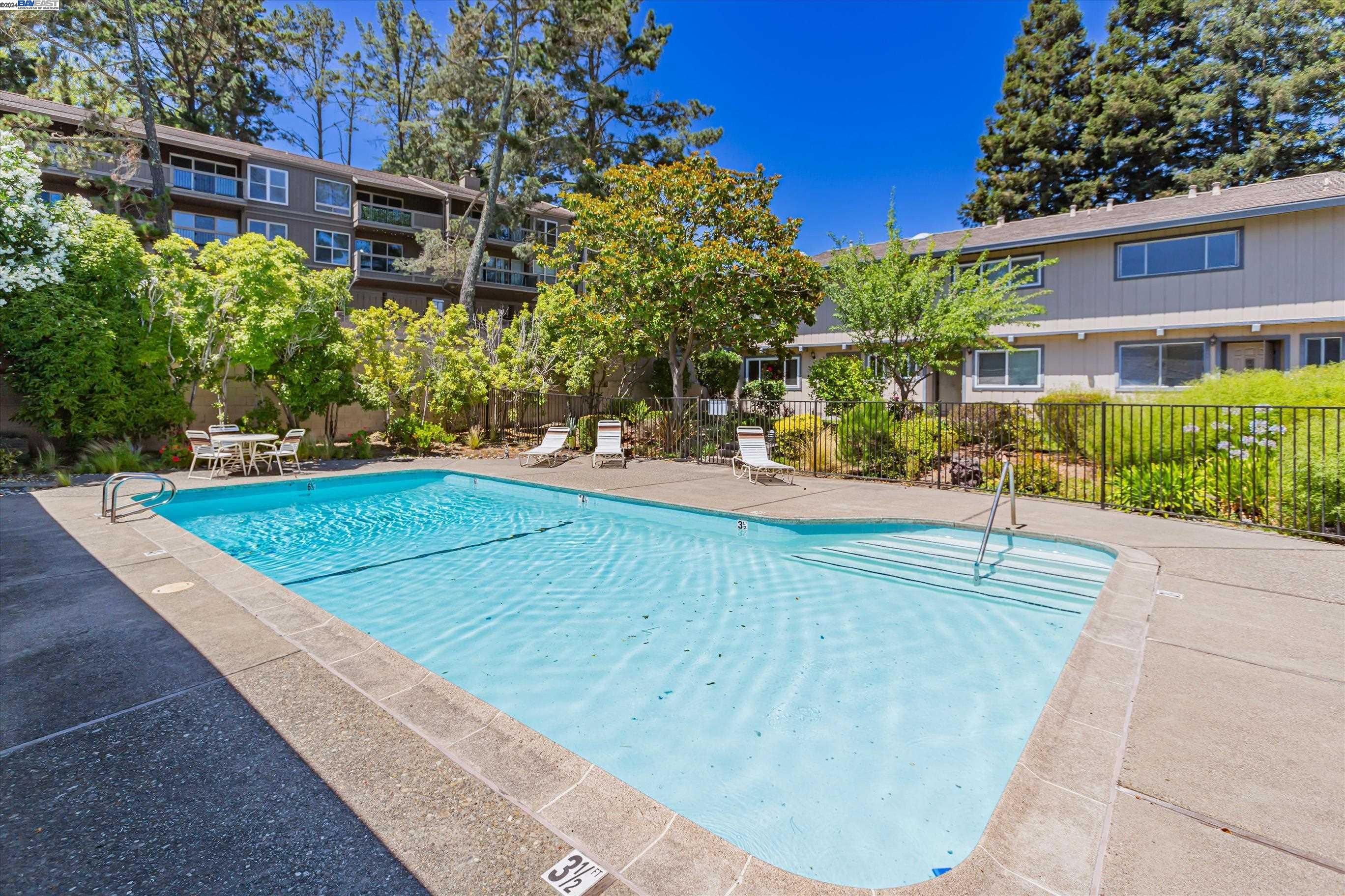 2129 Ascot Drive # 18
