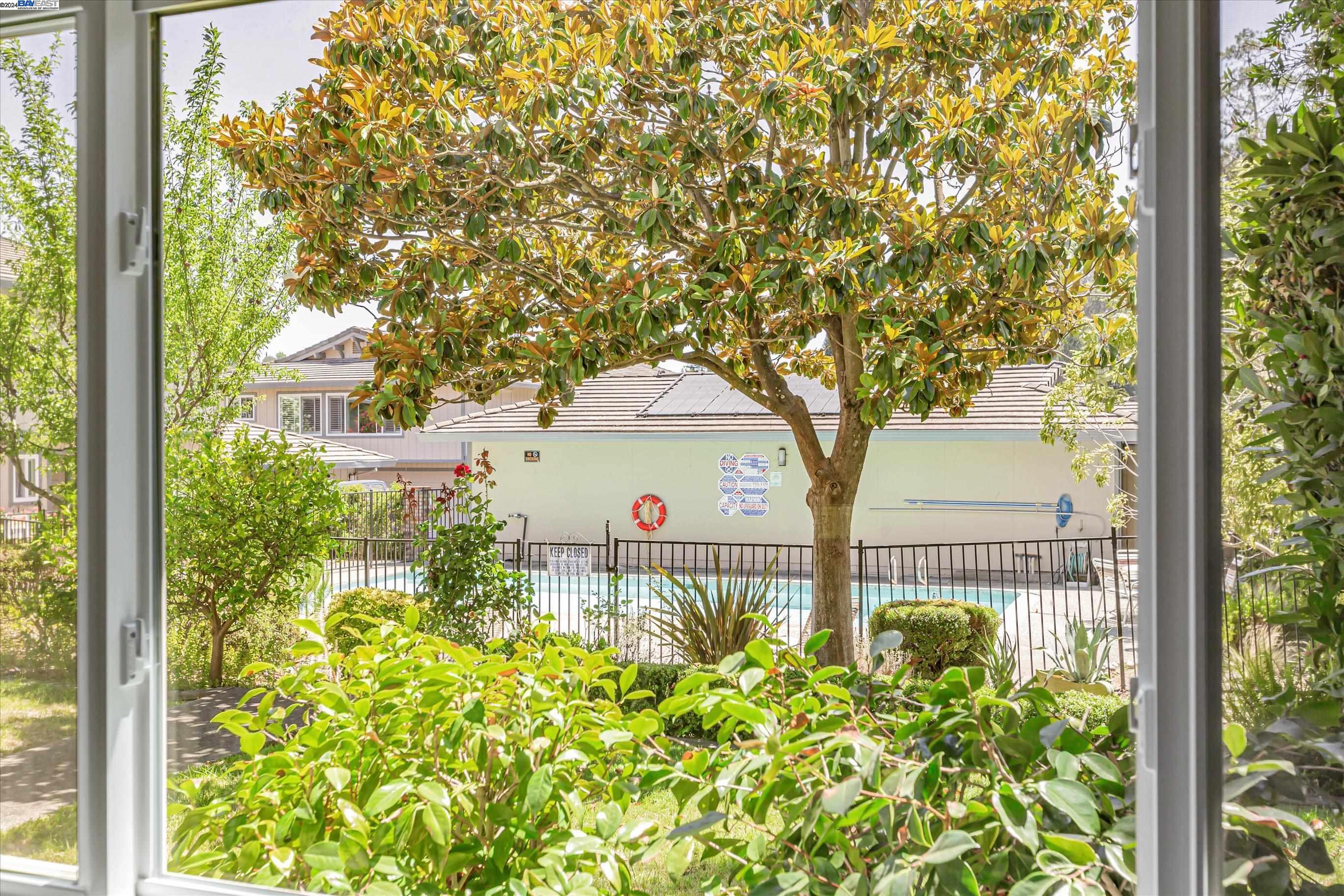 2129 Ascot Drive # 18
