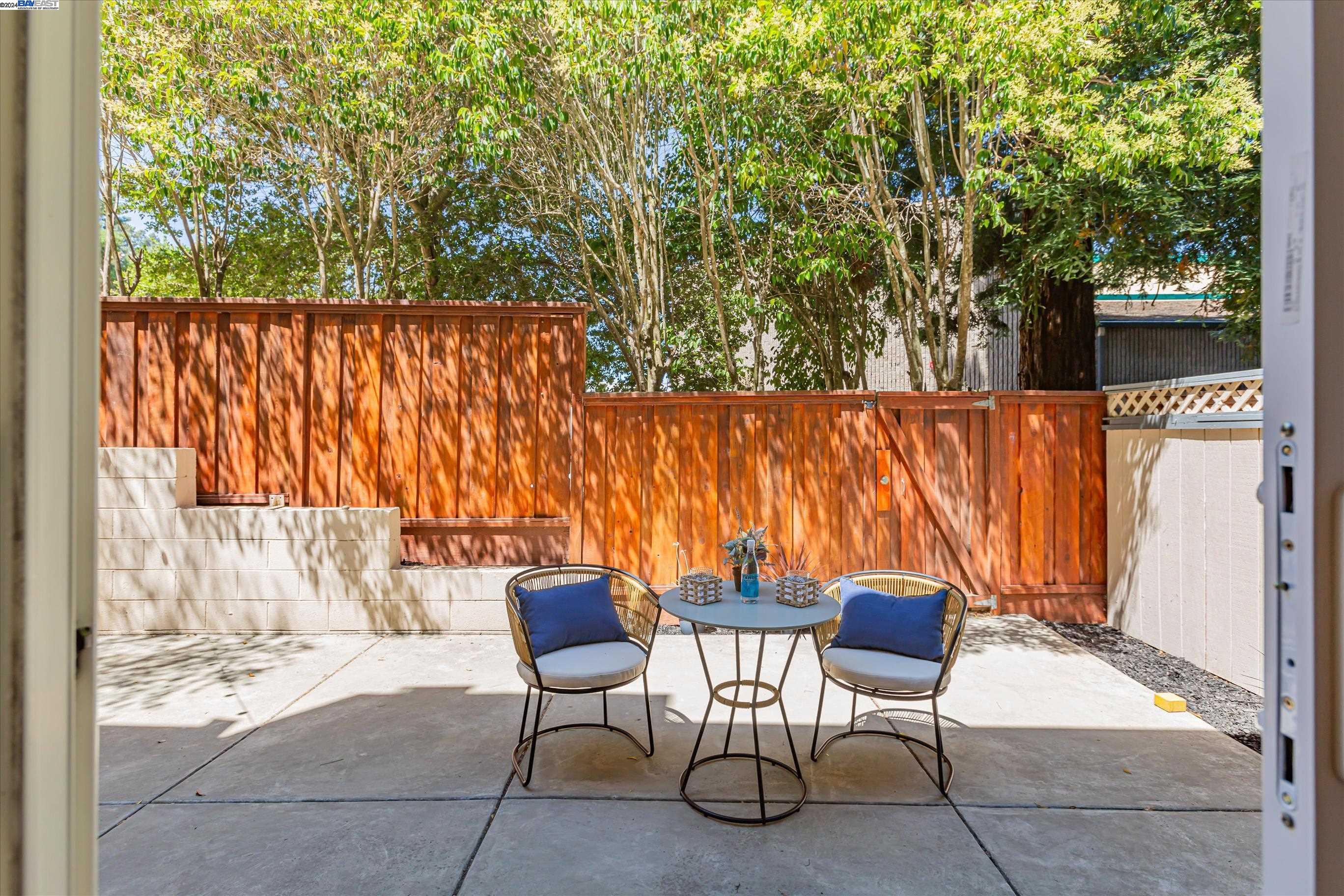 2129 Ascot Drive # 18
