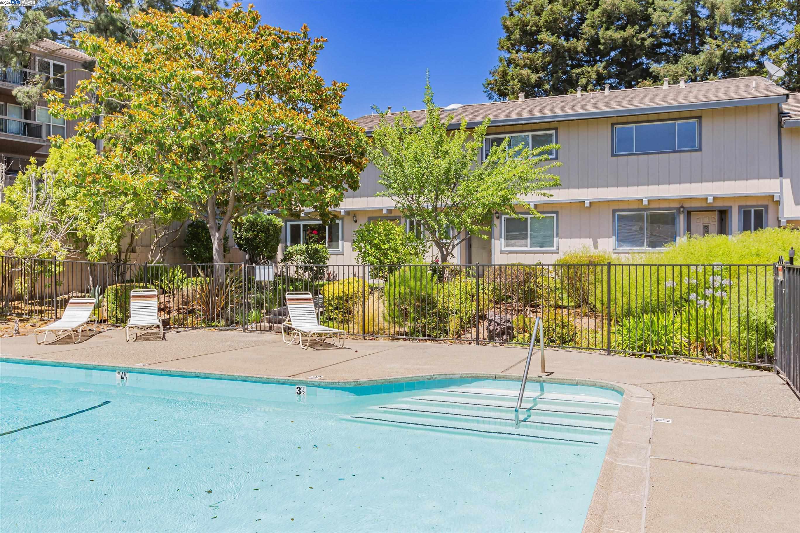 2129 Ascot Drive # 18