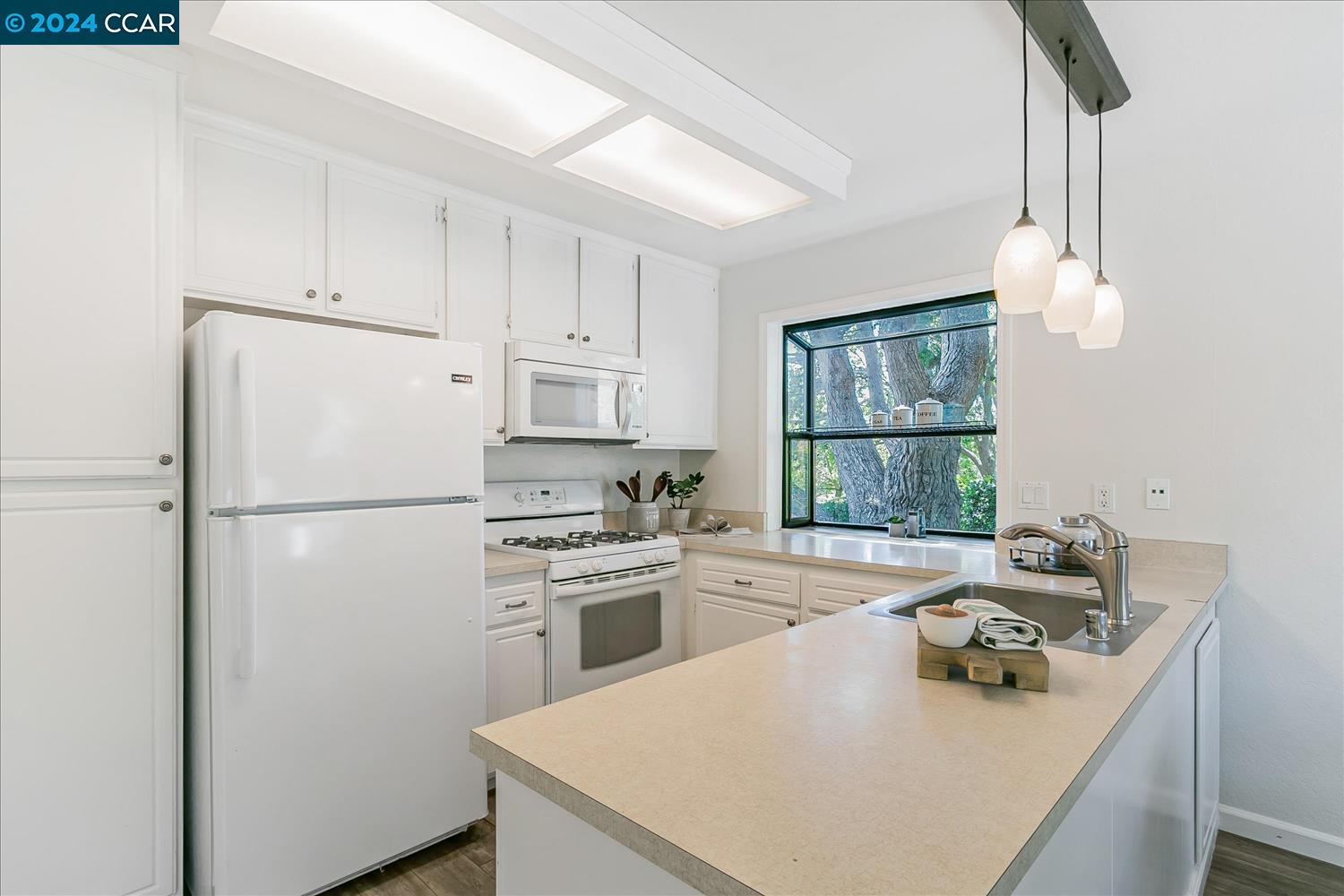2259 Clearview Cir