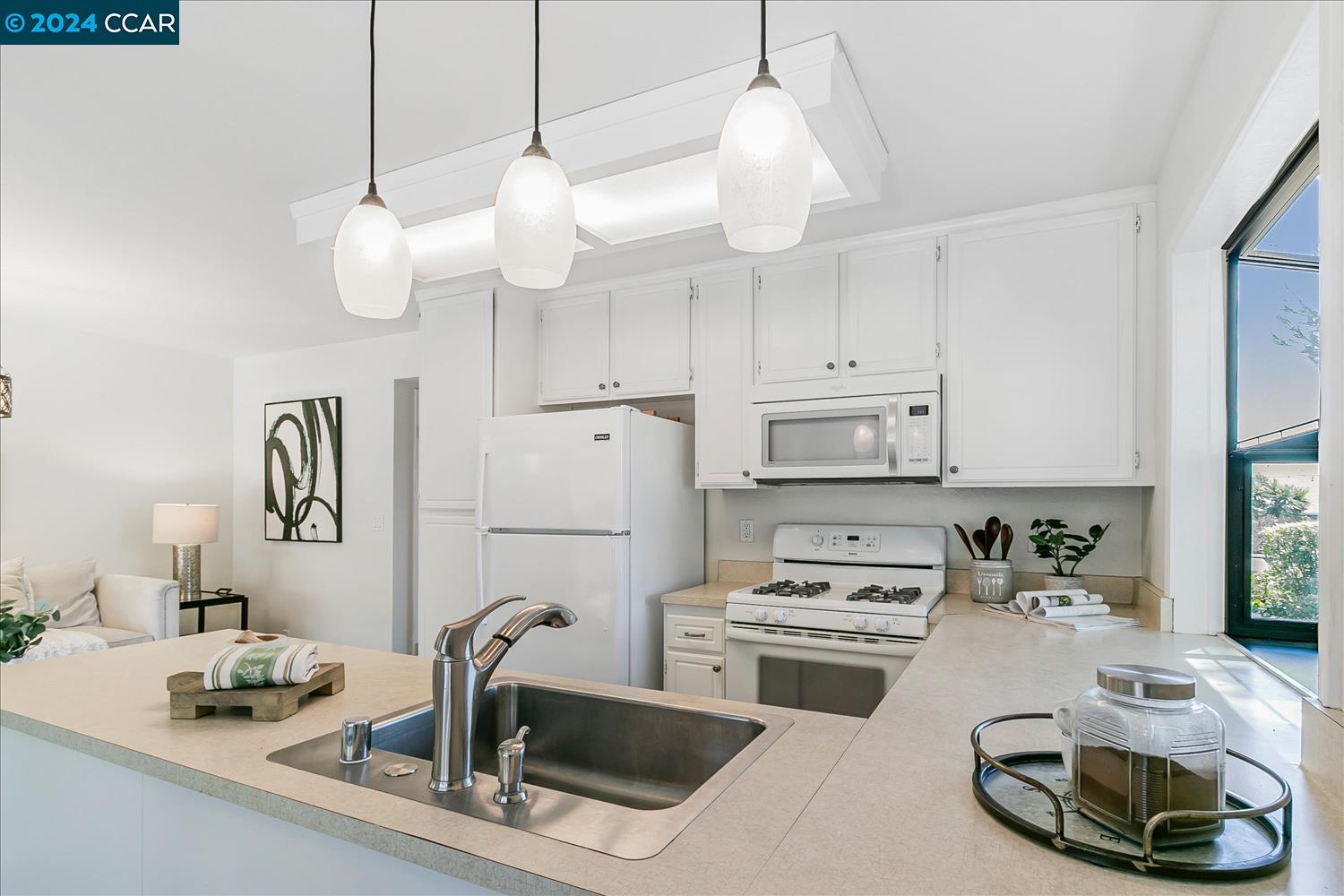 2259 Clearview Cir