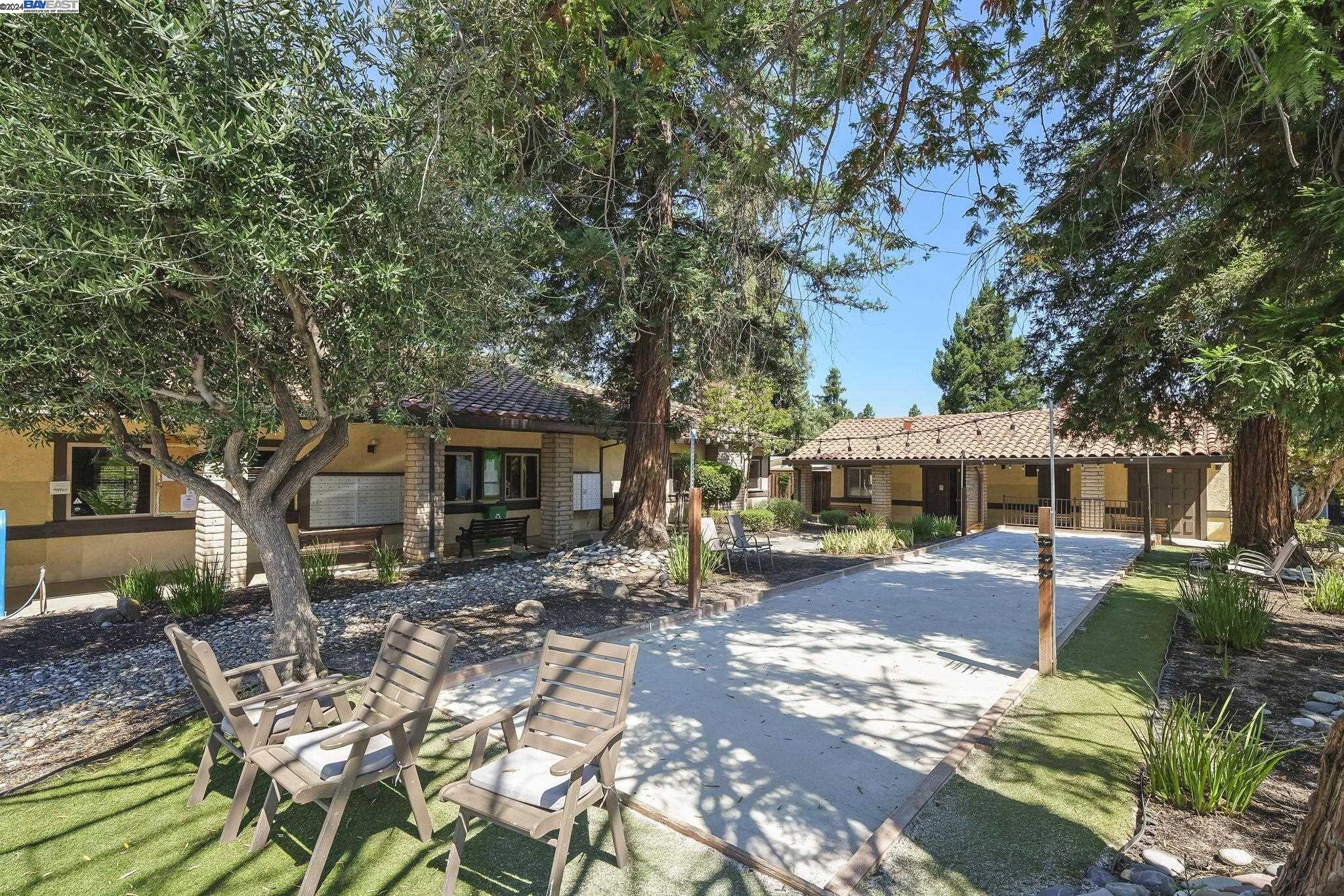 3231 Vineyard Ave., #4 # 4