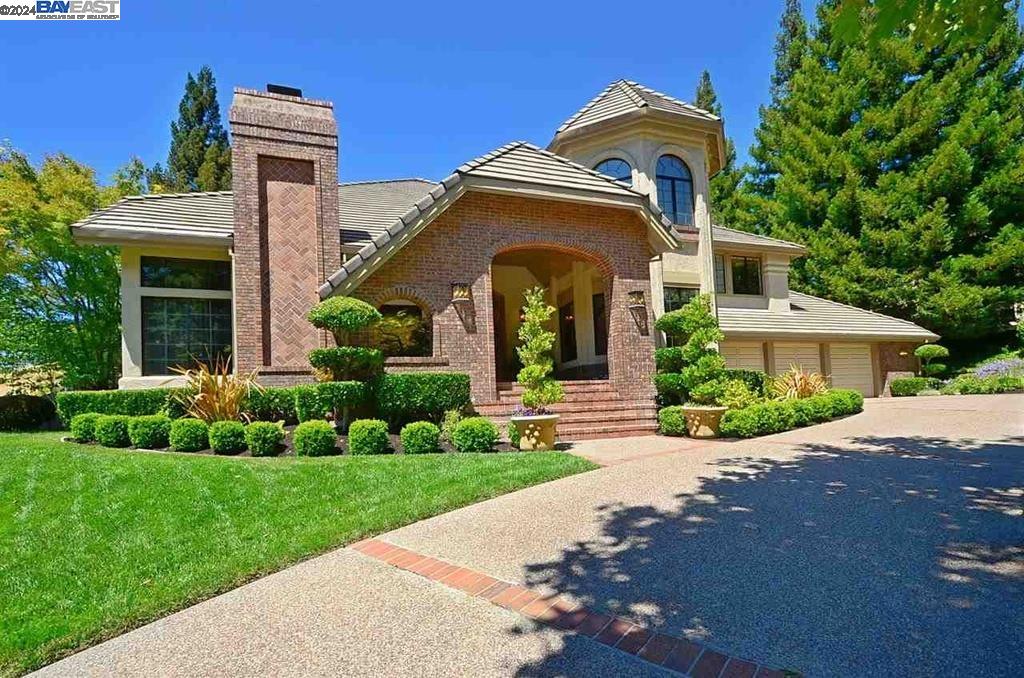 5045 Blackhawk Dr.
