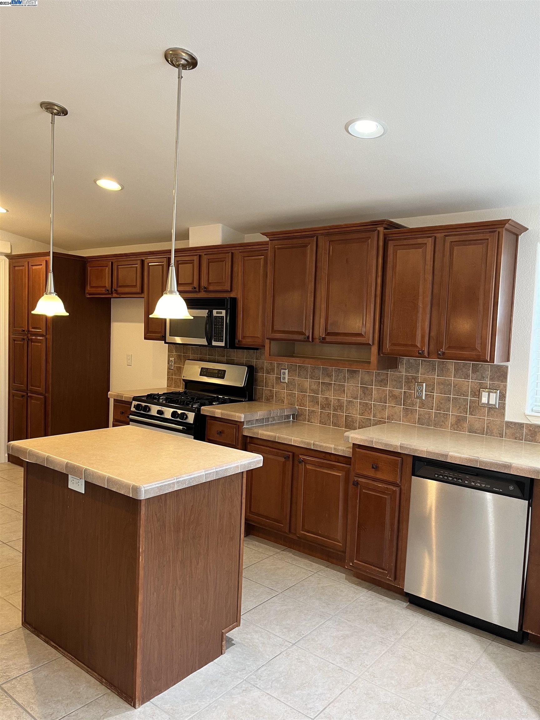 1366 Buckingham Way # 1