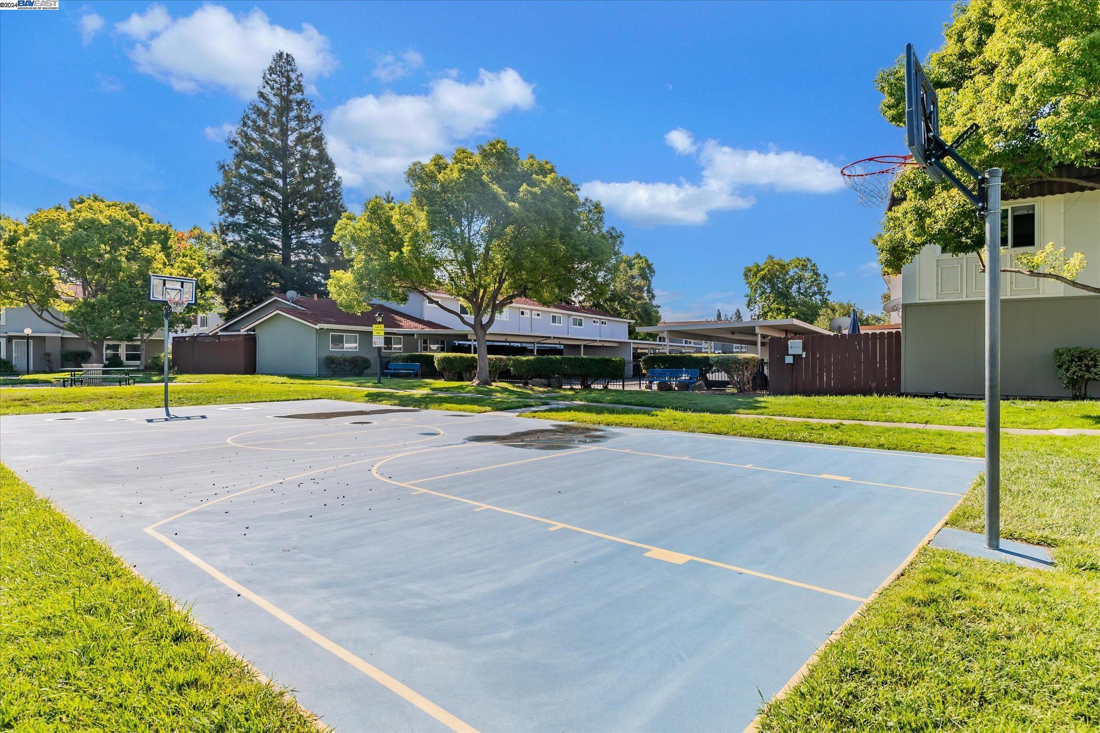 4789 Saginaw Cir