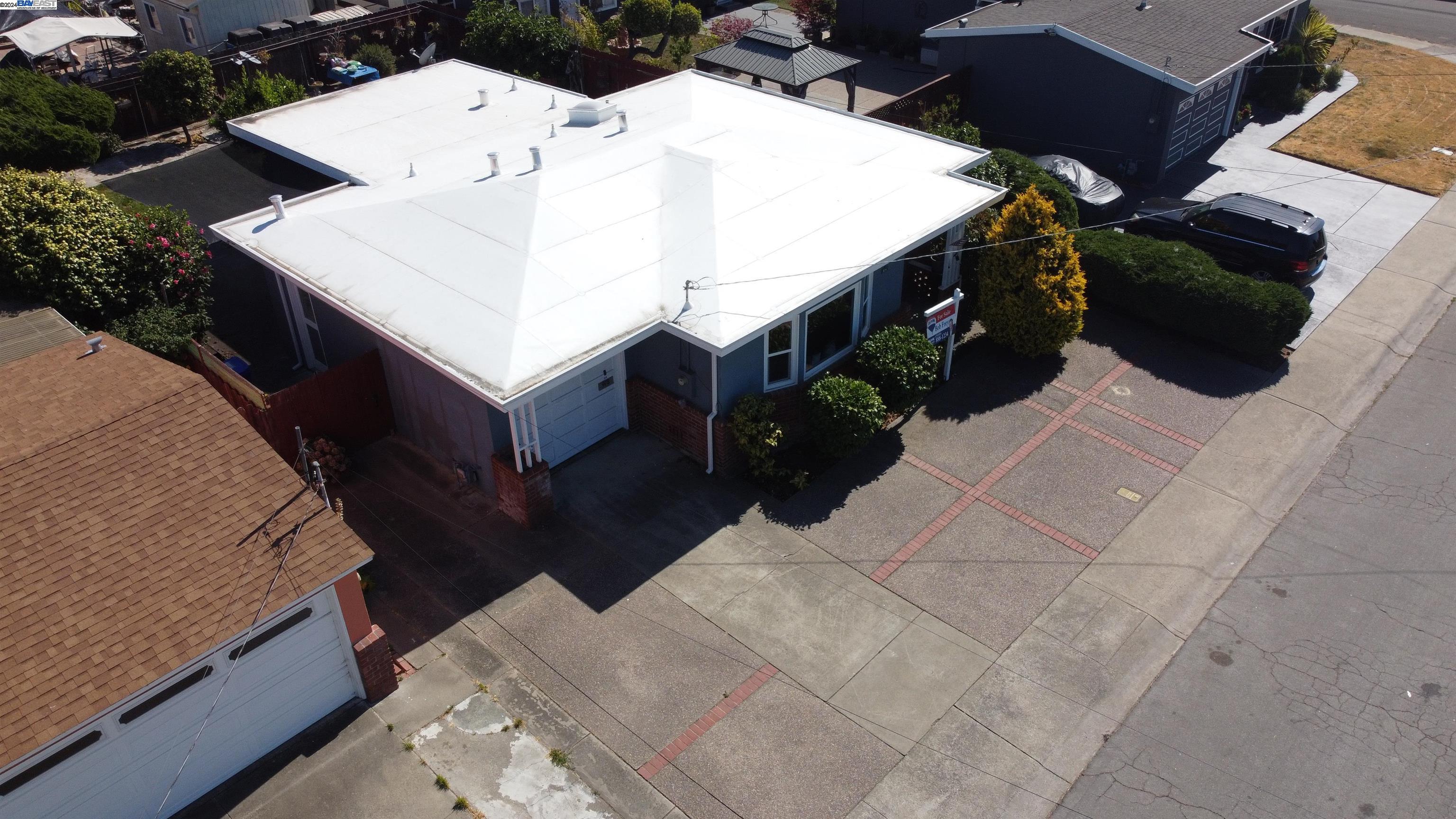 978 Burkhart Ave