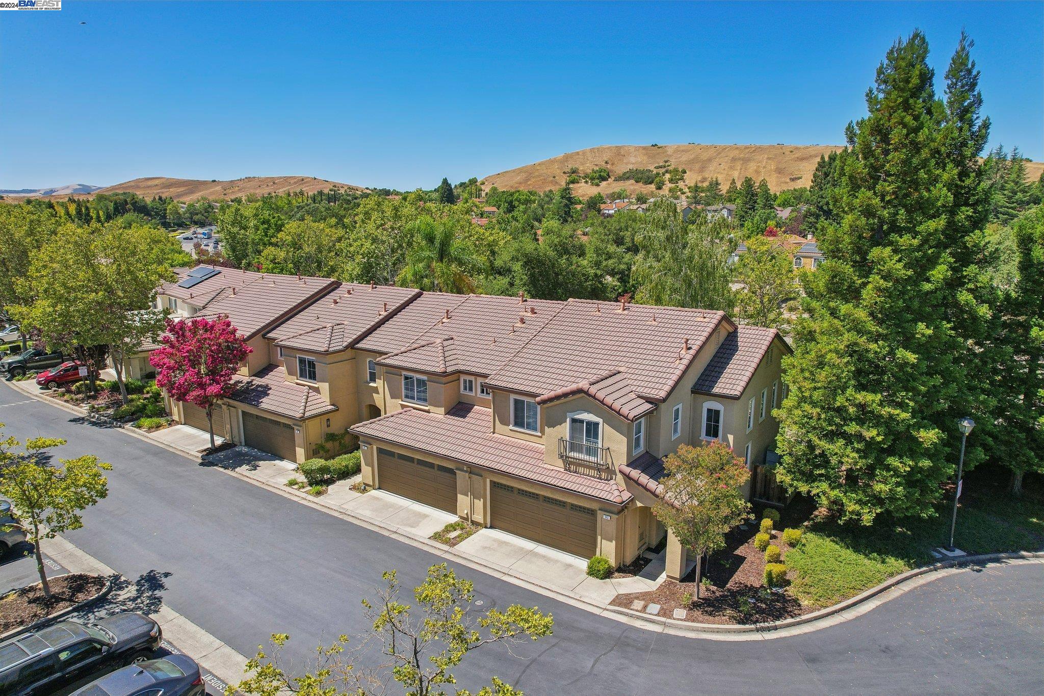 241 Plumpointe Ln
