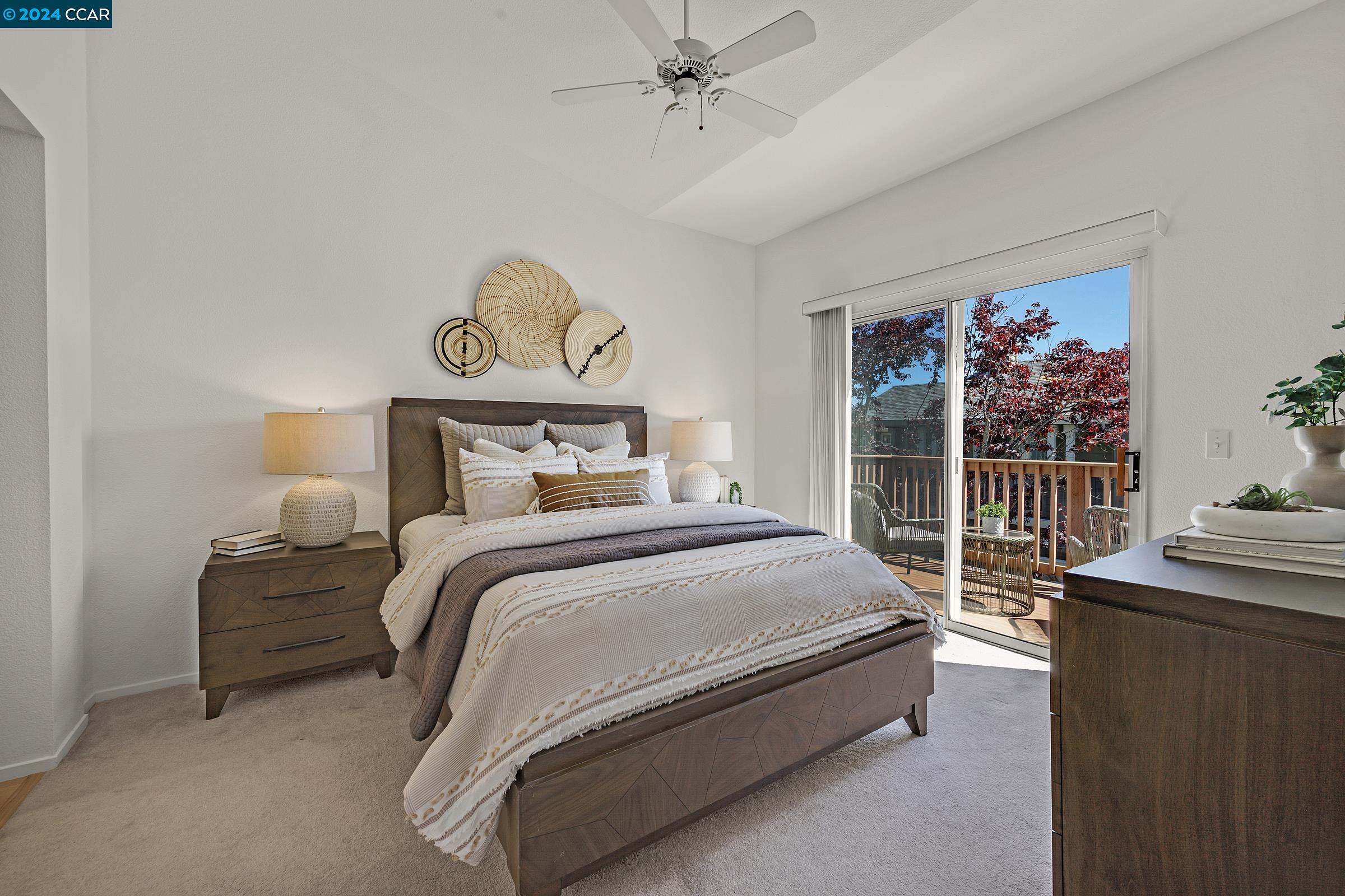 904 Radiant Ln