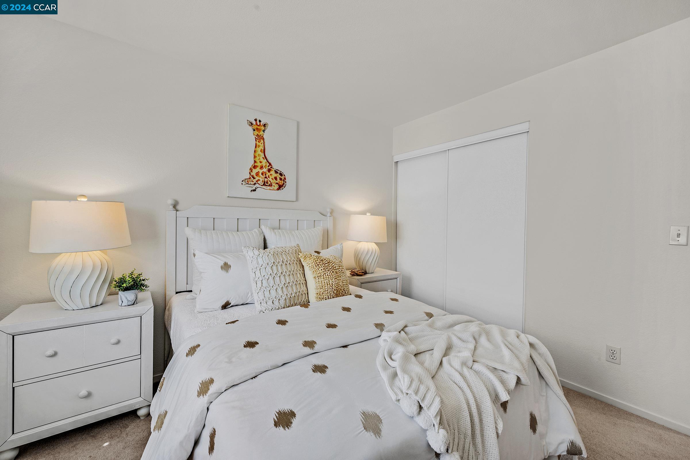 904 Radiant Ln