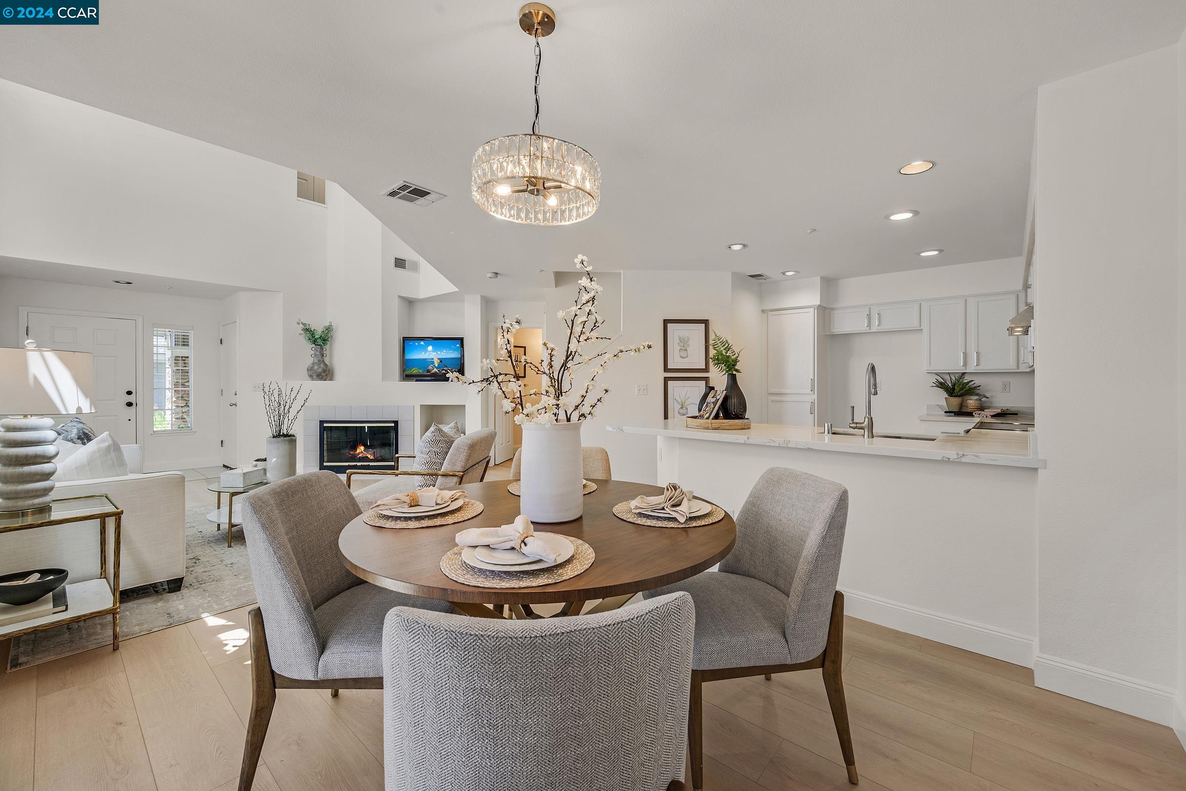904 Radiant Ln