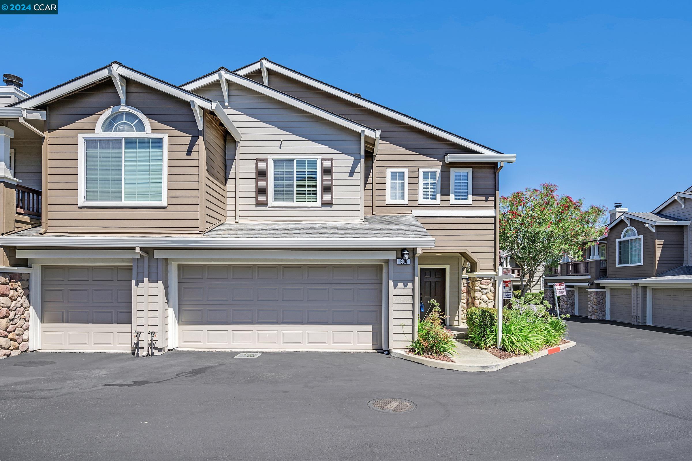 904 Radiant Ln