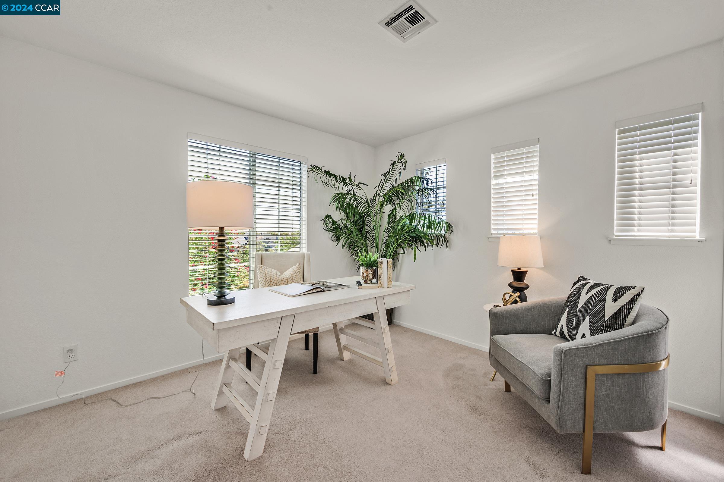 904 Radiant Ln