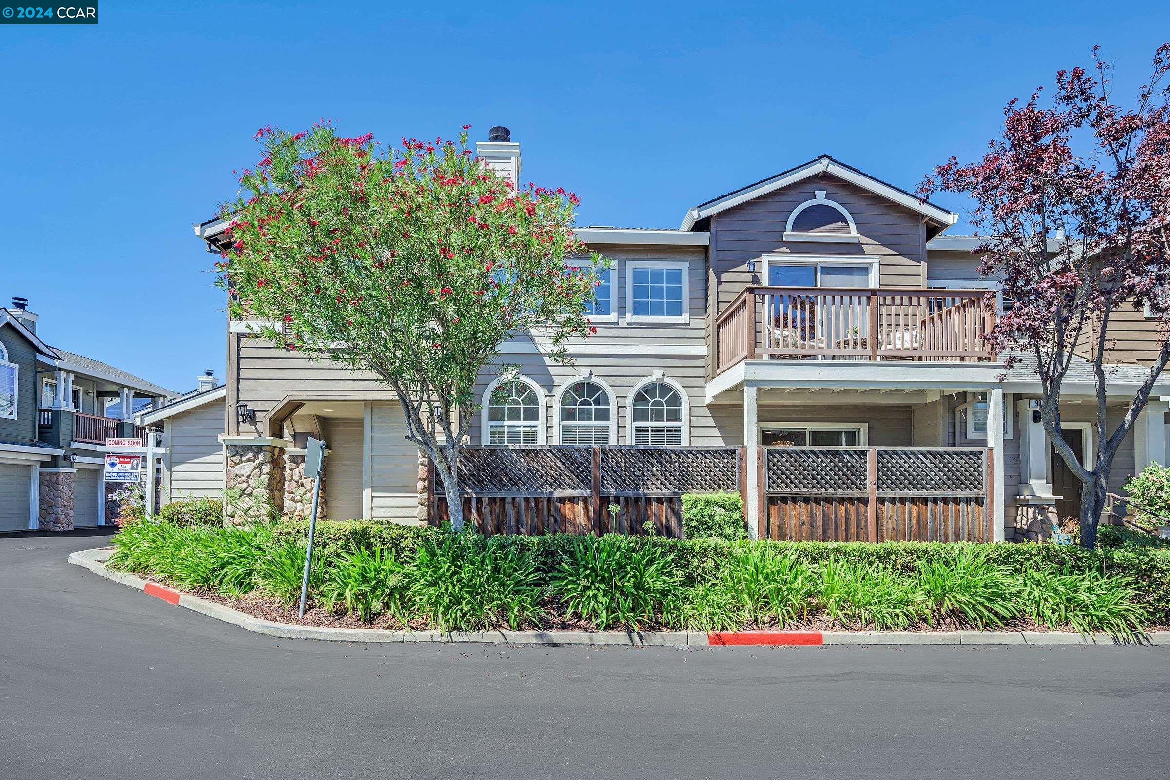 904 Radiant Ln