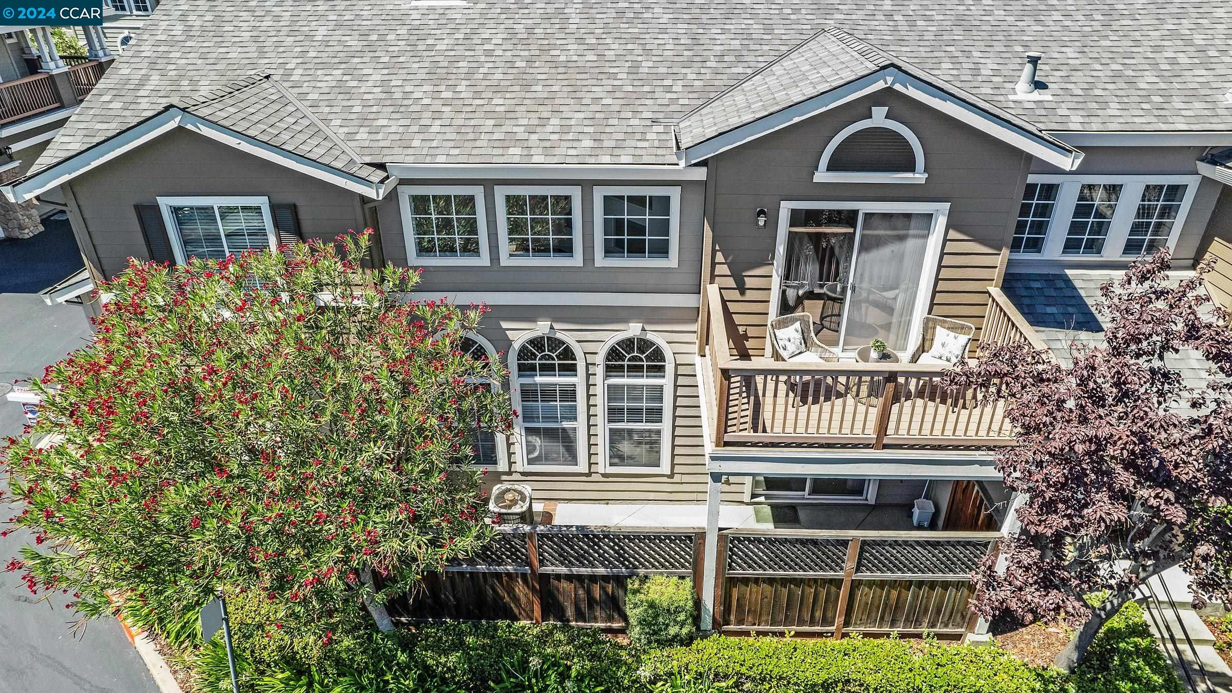 904 Radiant Ln