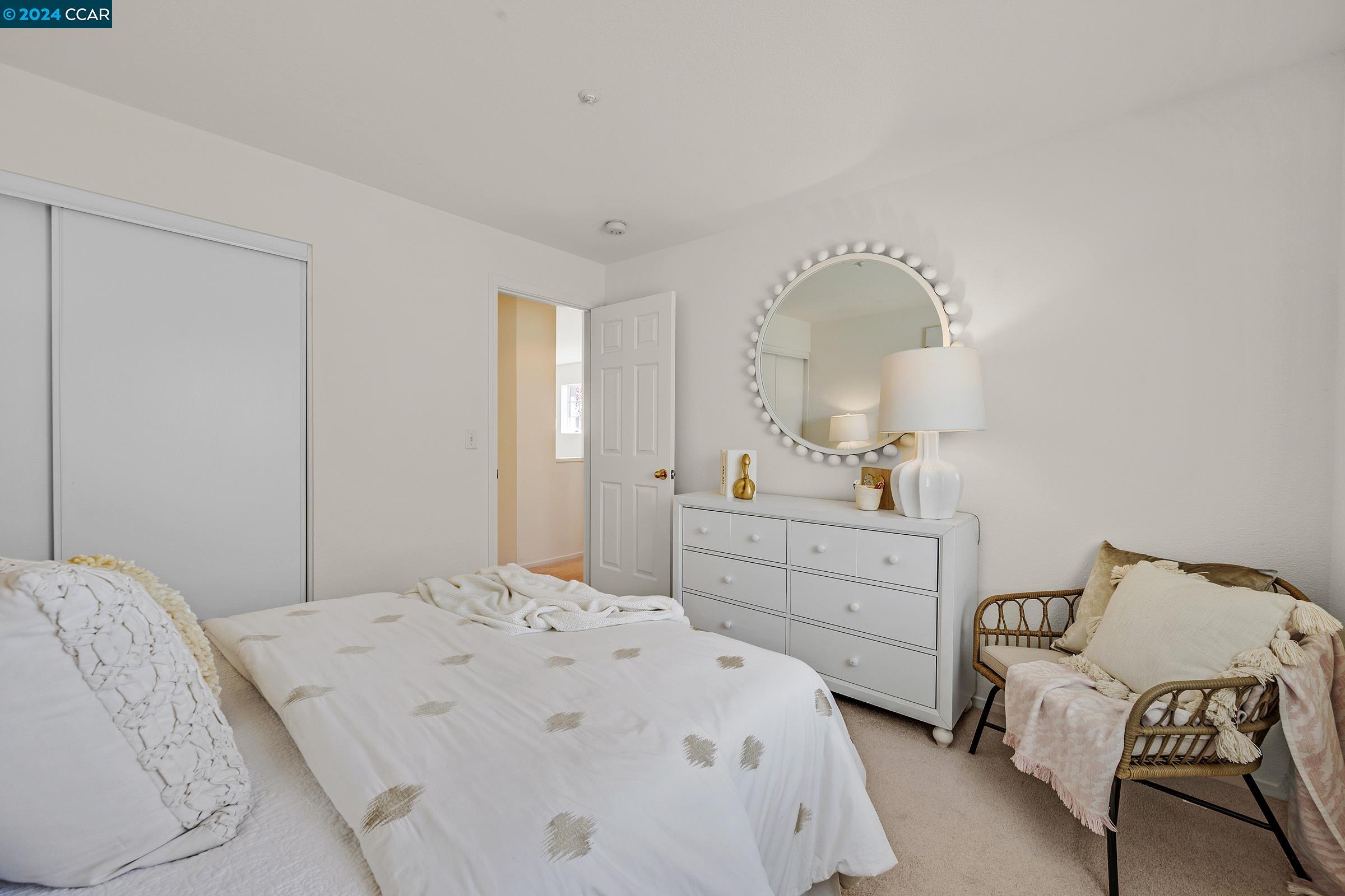 904 Radiant Ln