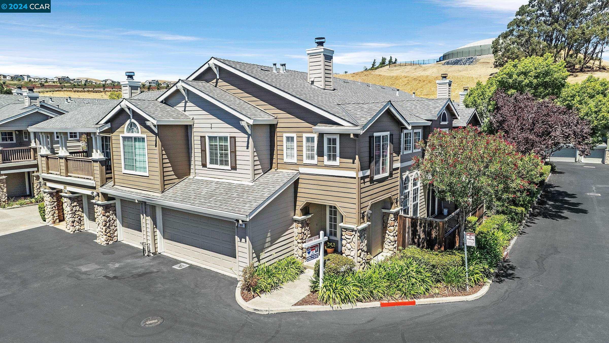 904 Radiant Ln