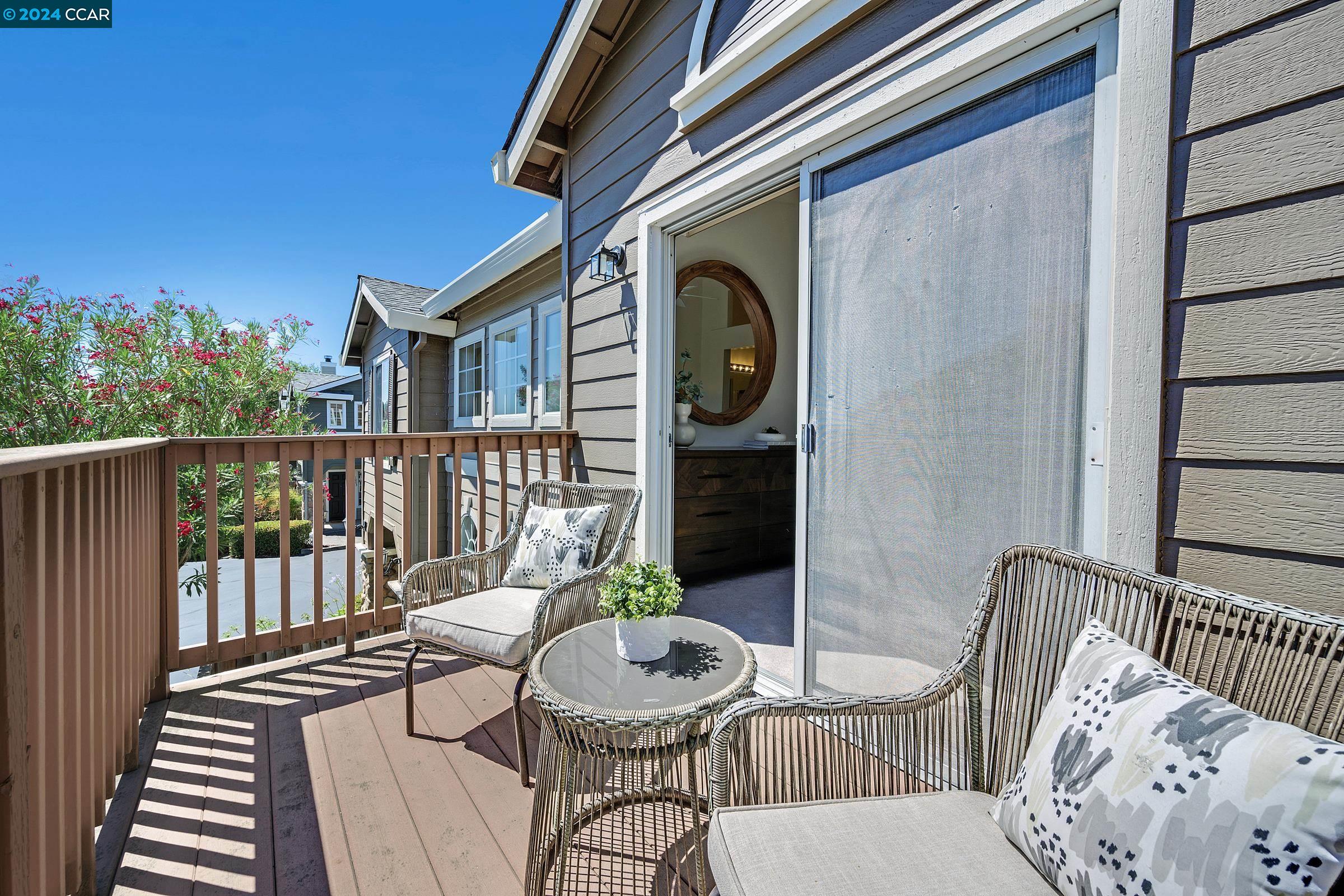 904 Radiant Ln