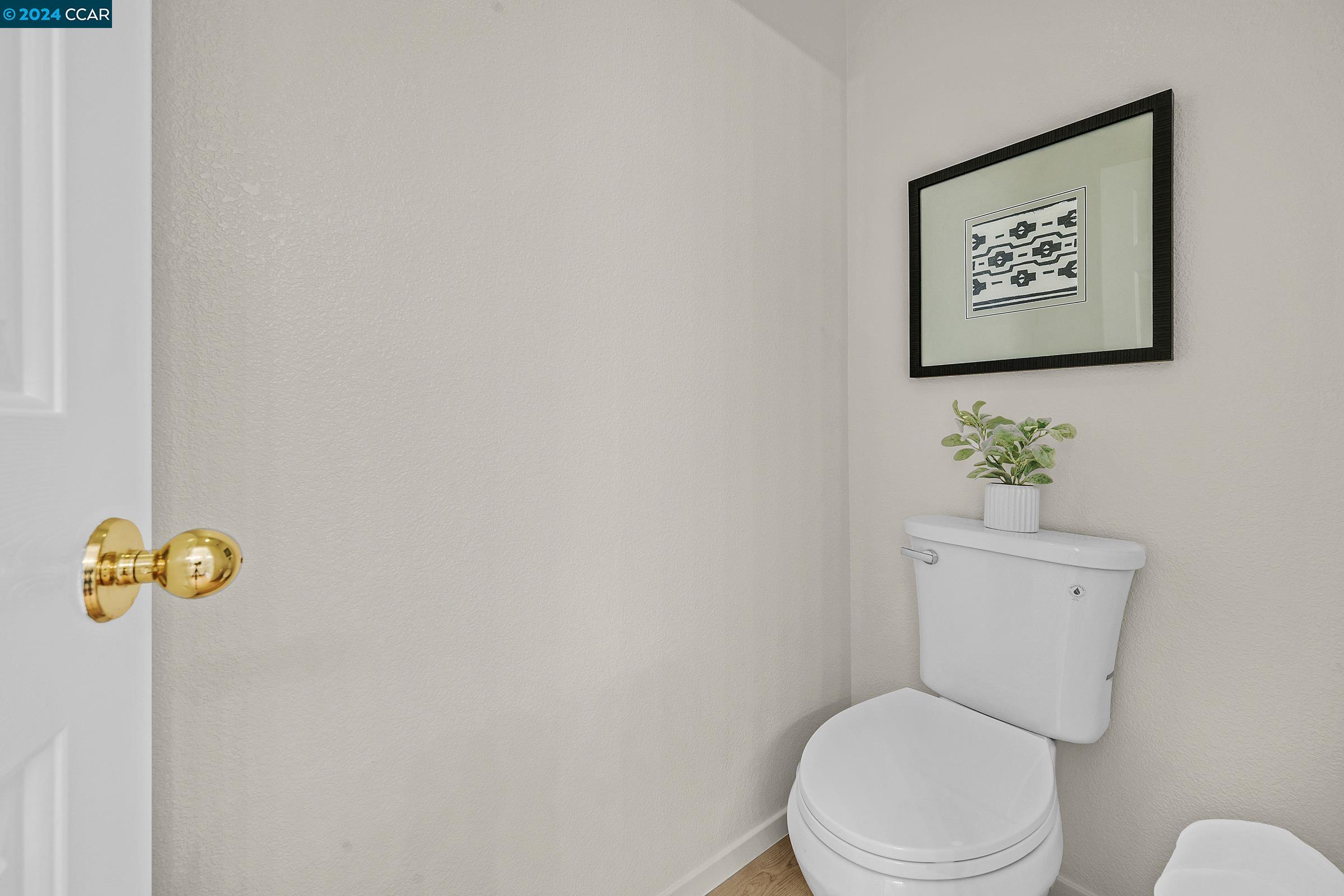 904 Radiant Ln