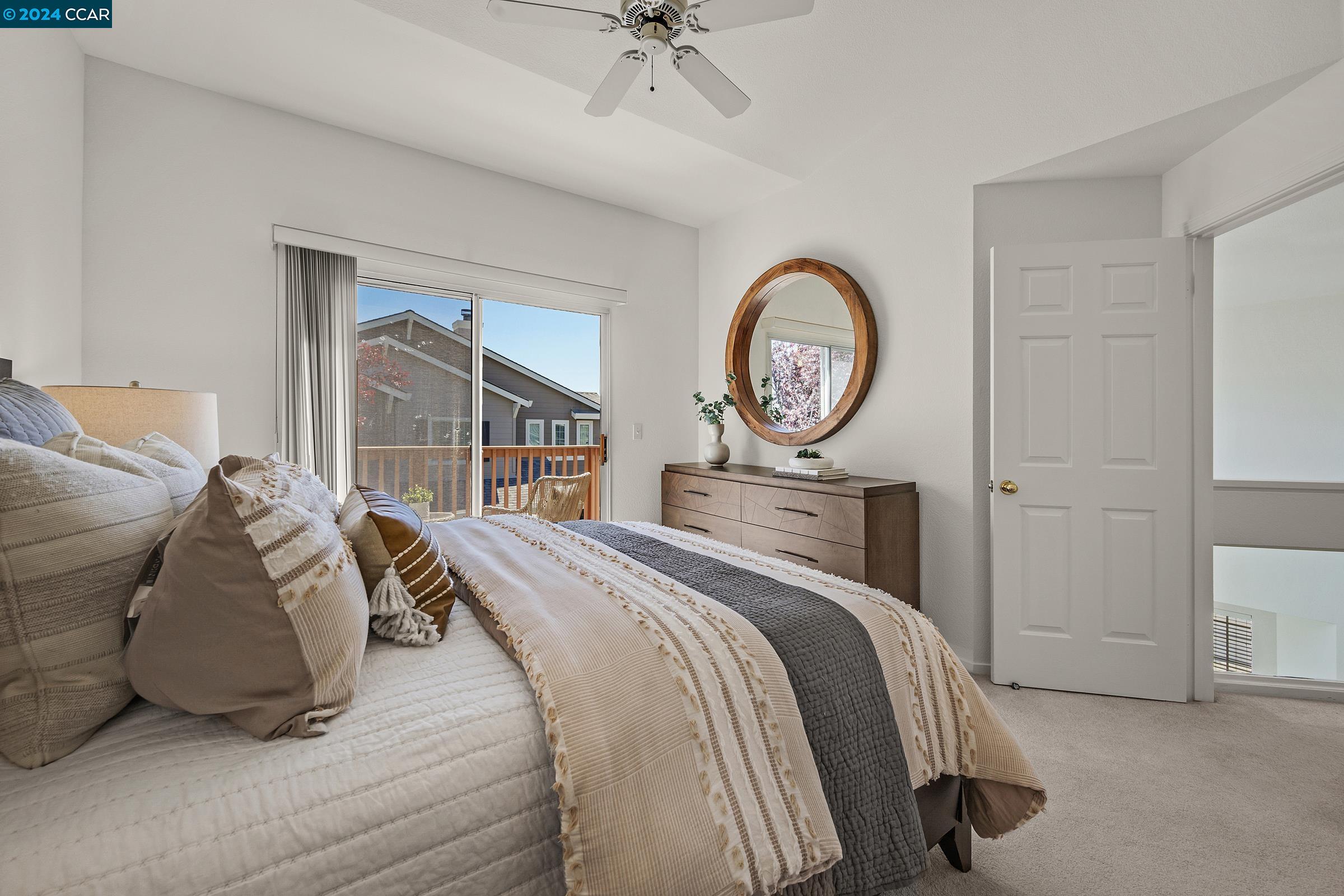 904 Radiant Ln