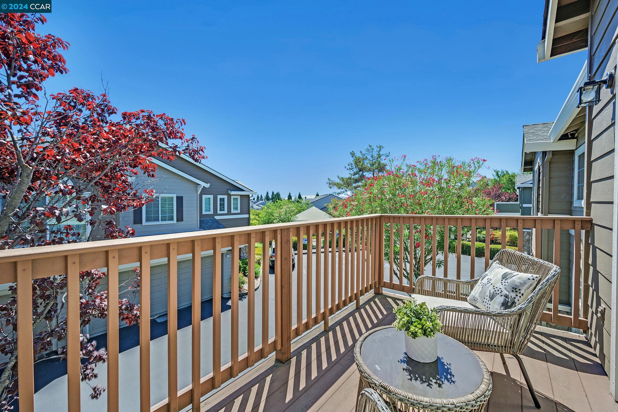 904 Radiant Ln