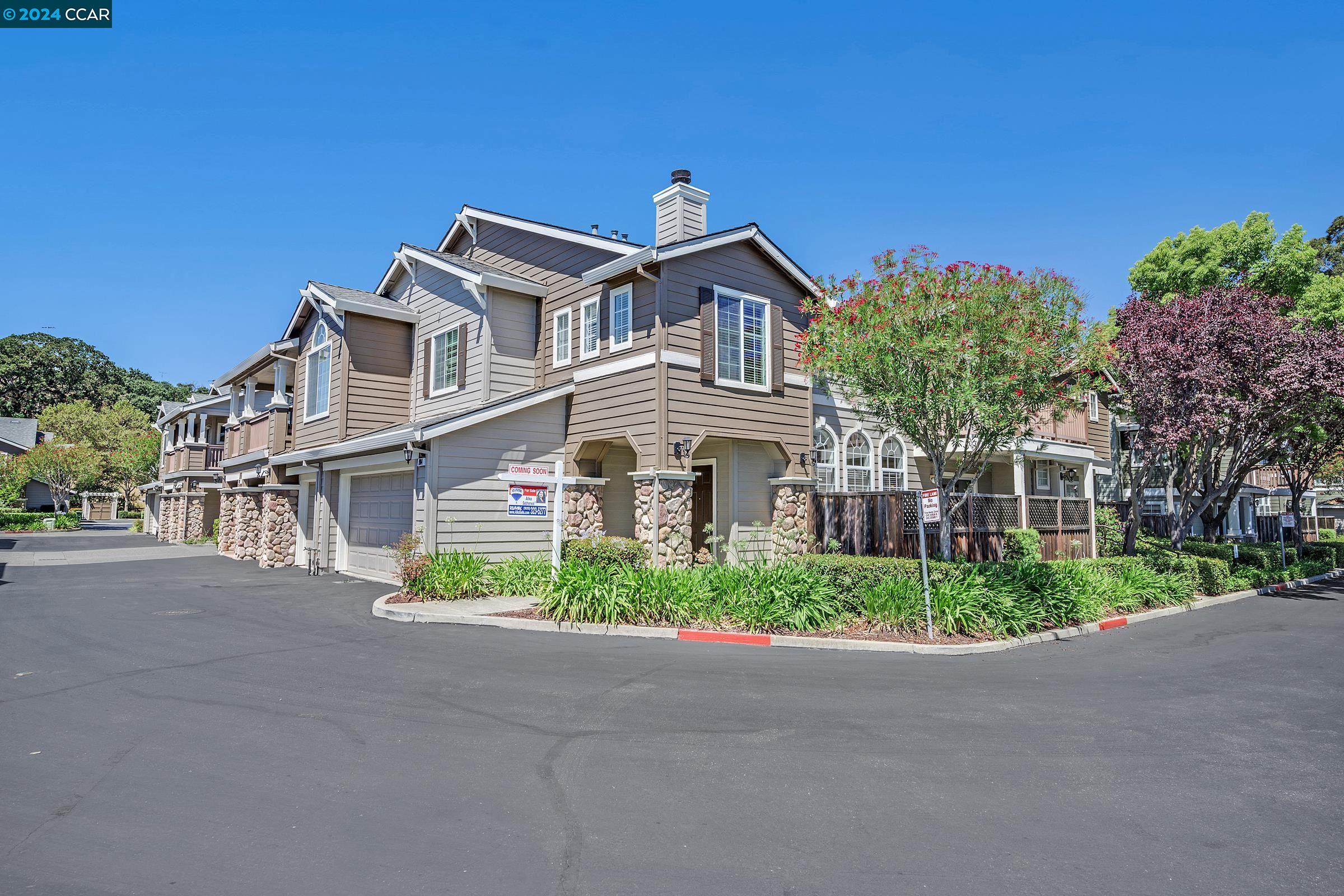 904 Radiant Ln