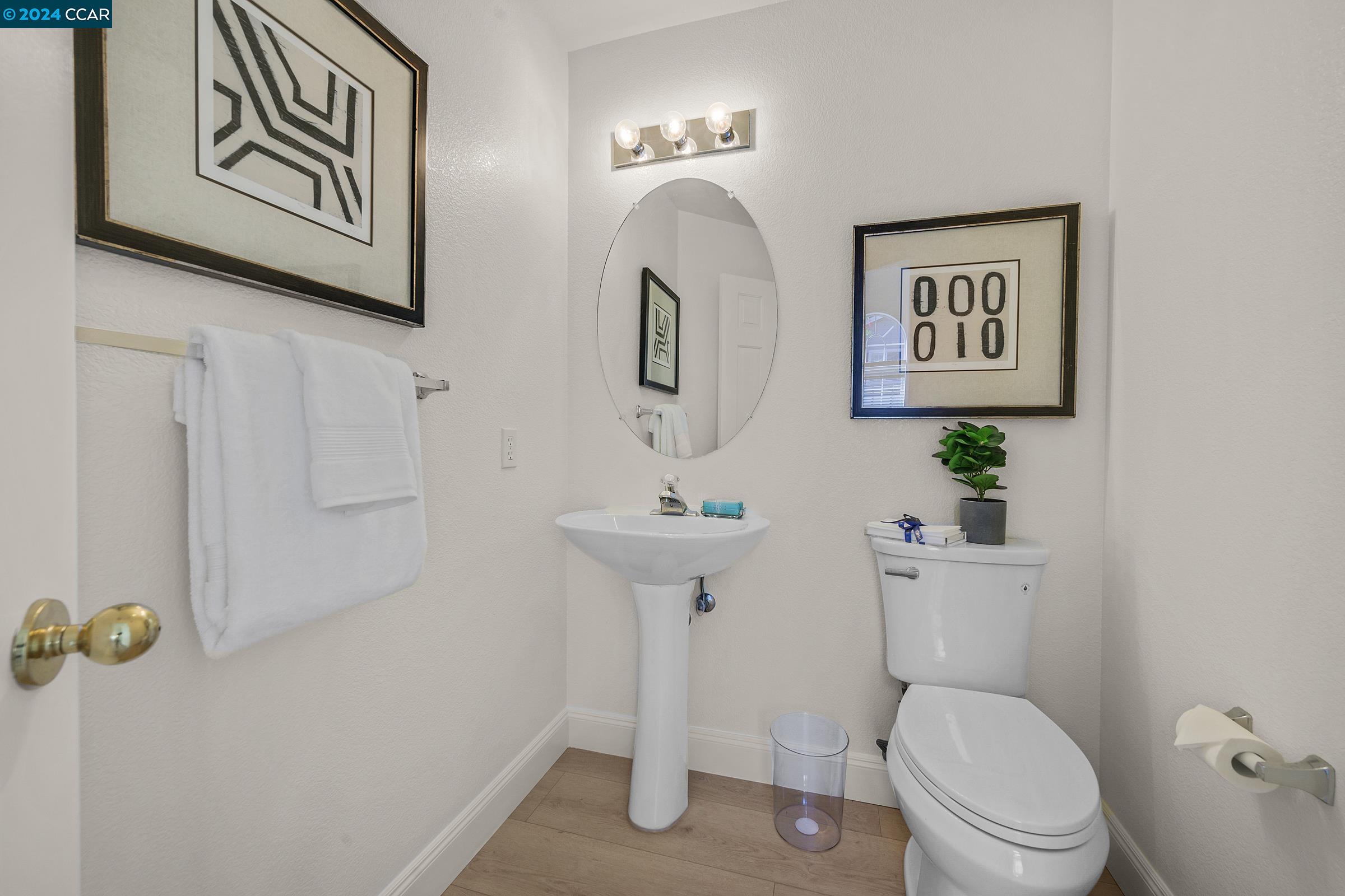 904 Radiant Ln