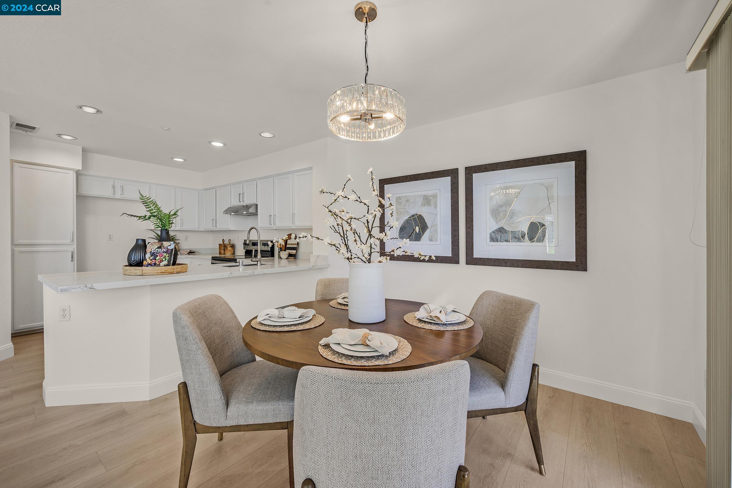 904 Radiant Ln