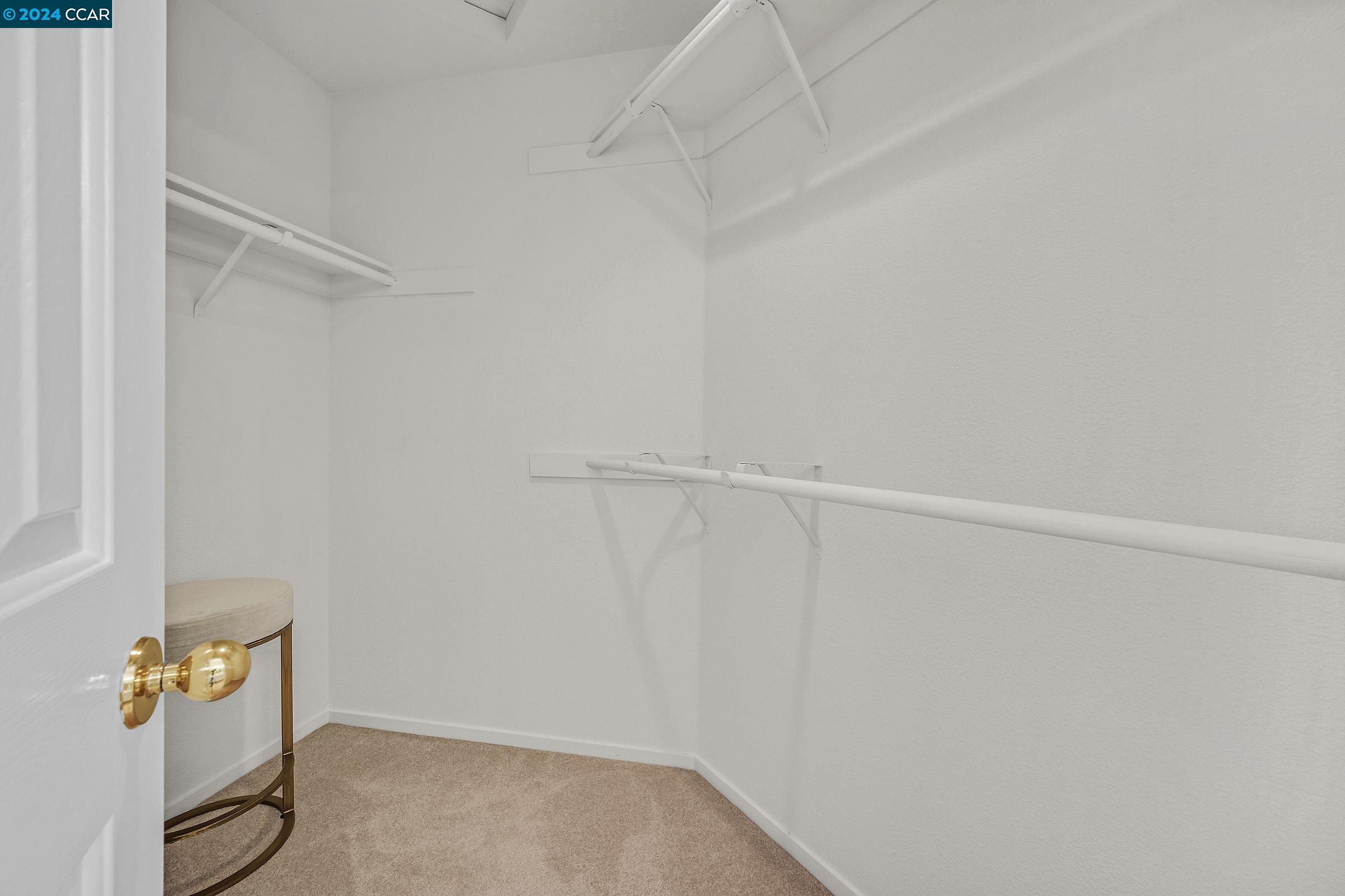 904 Radiant Ln