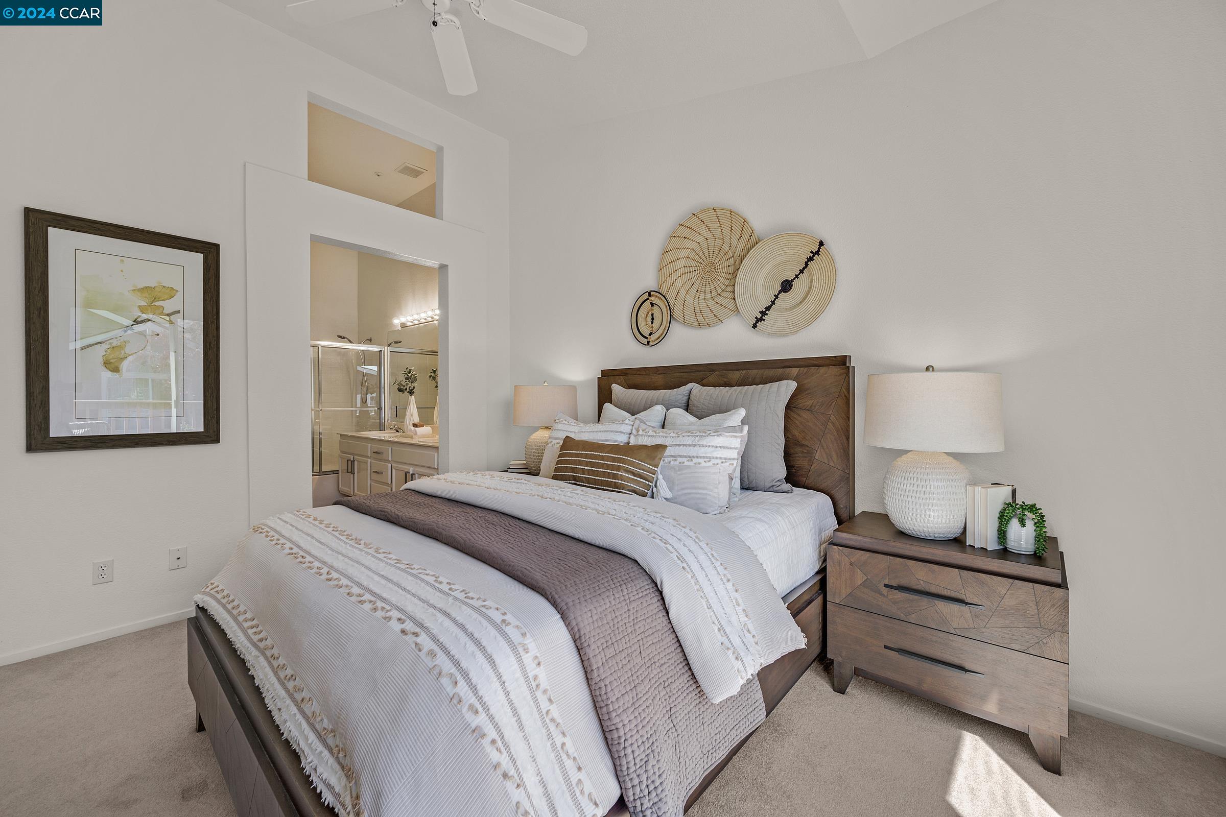 904 Radiant Ln