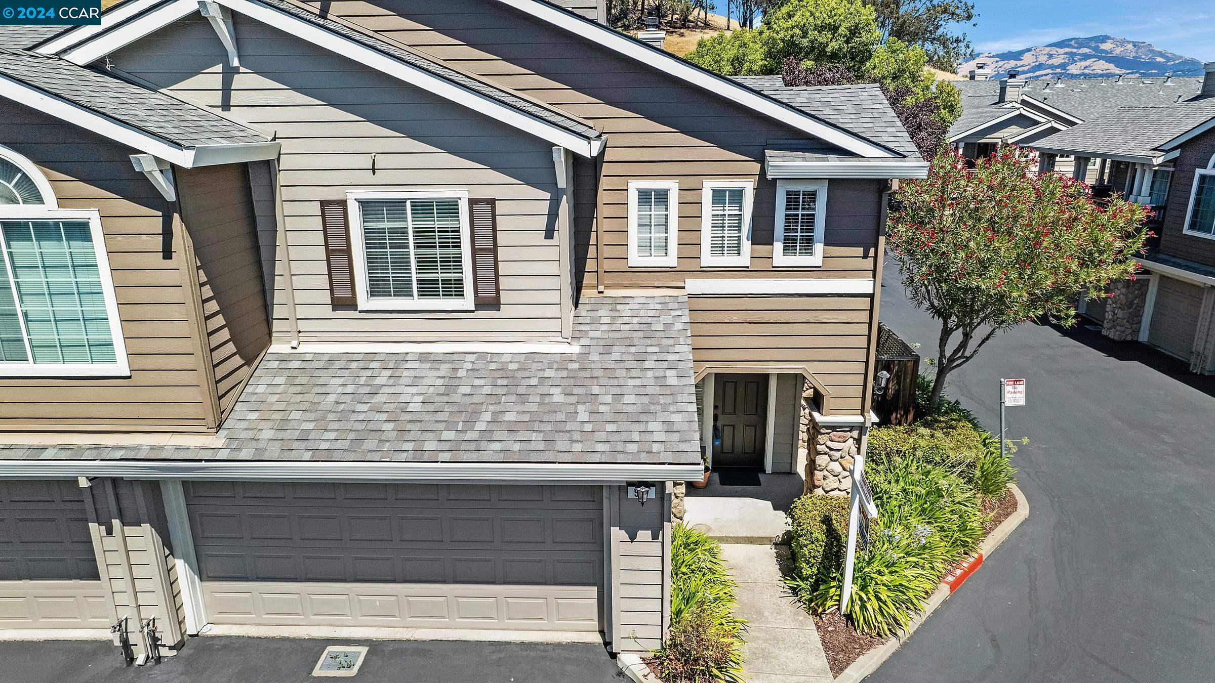 904 Radiant Ln