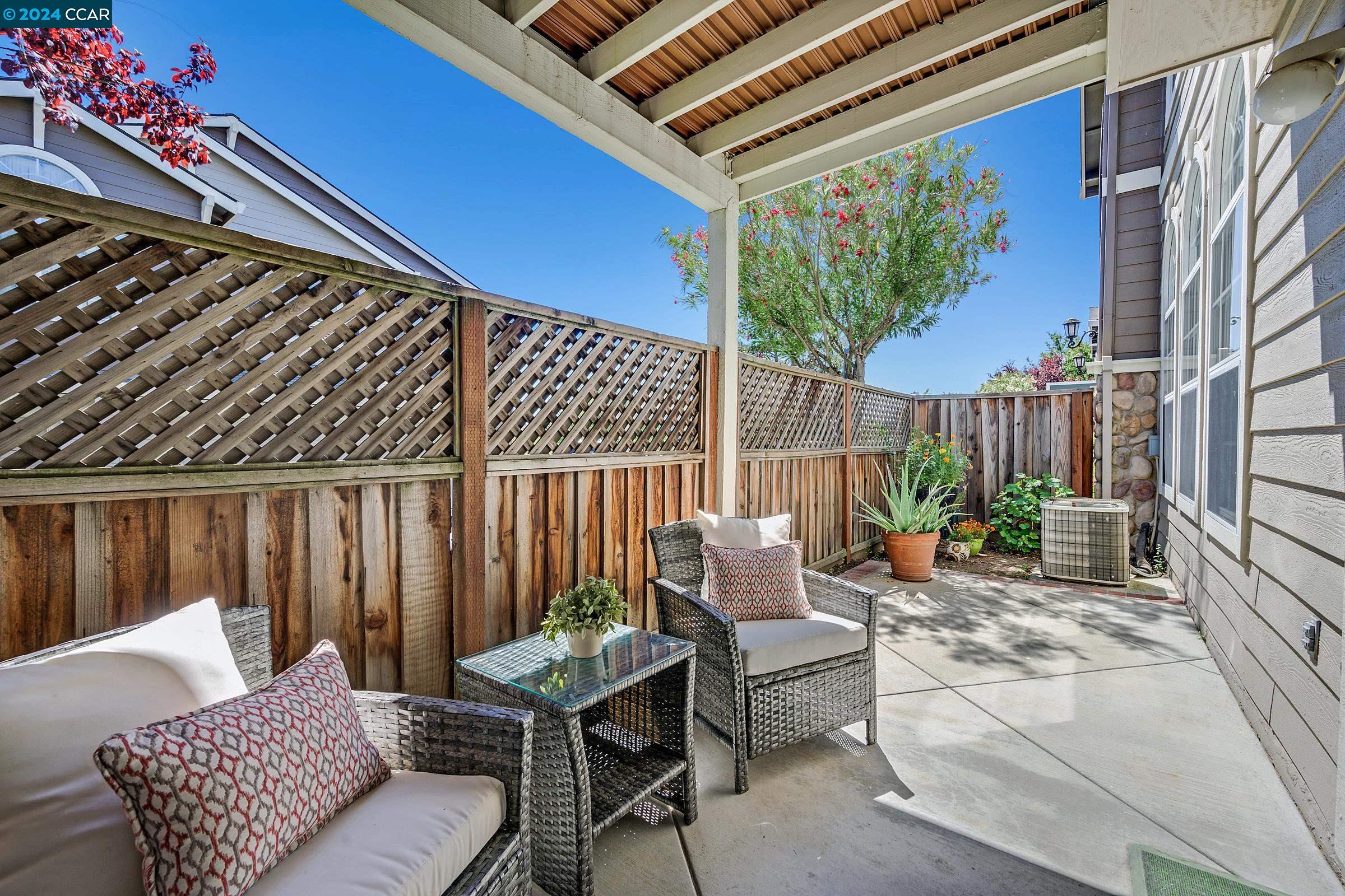 904 Radiant Ln