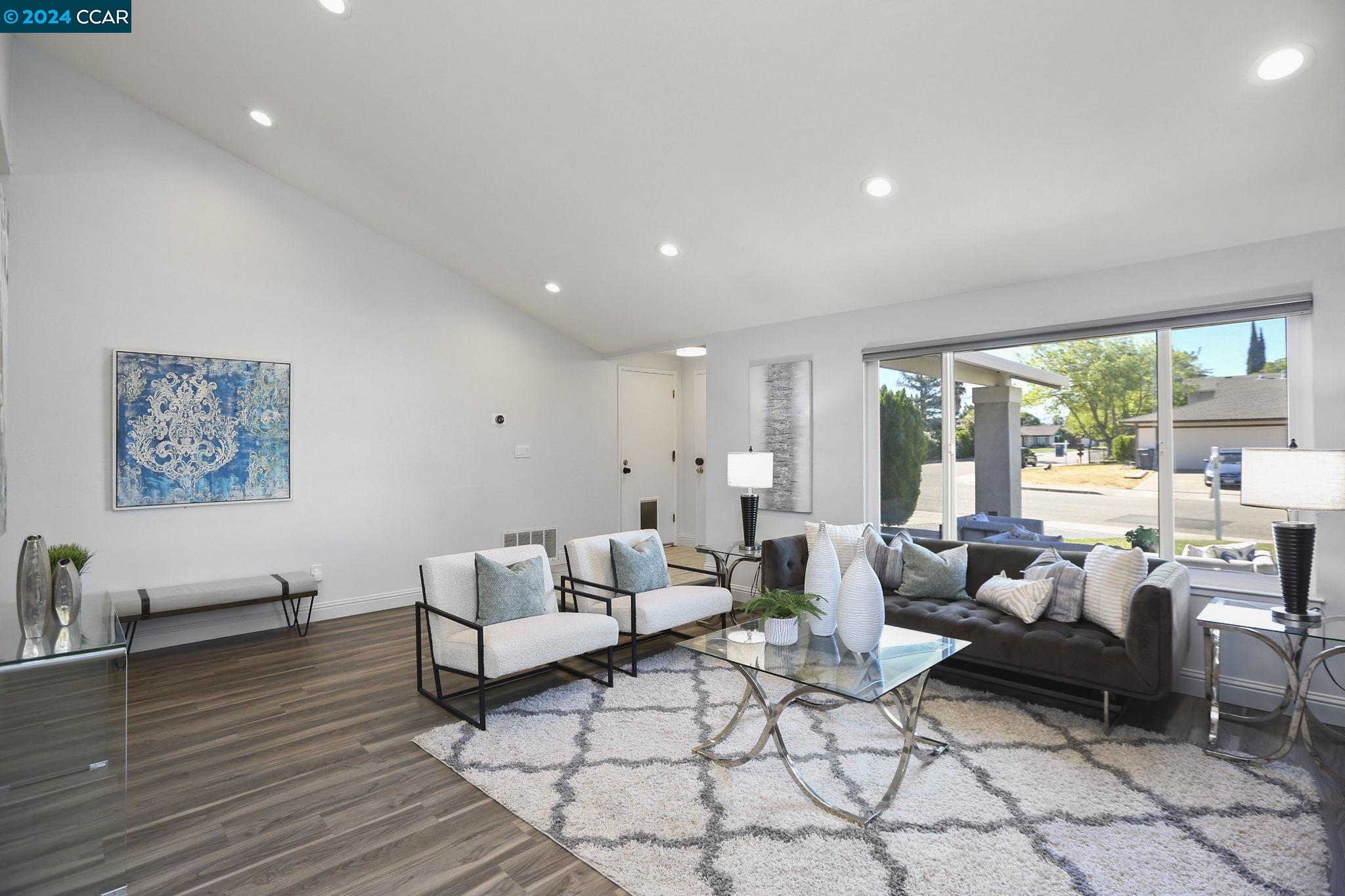 5530 Greenwich Ave