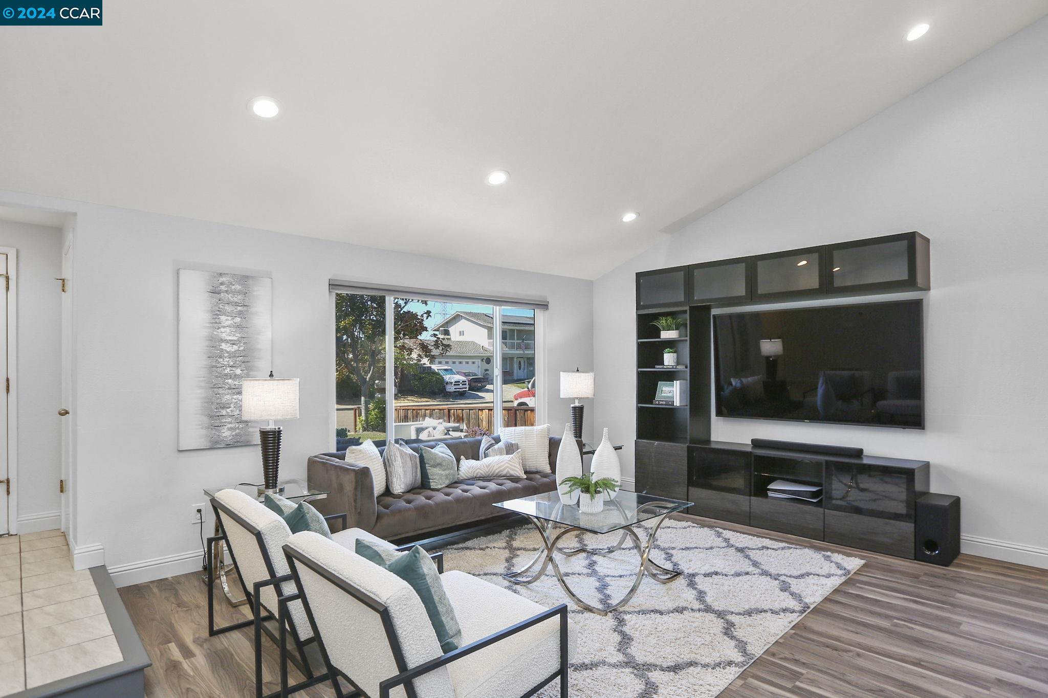 5530 Greenwich Ave