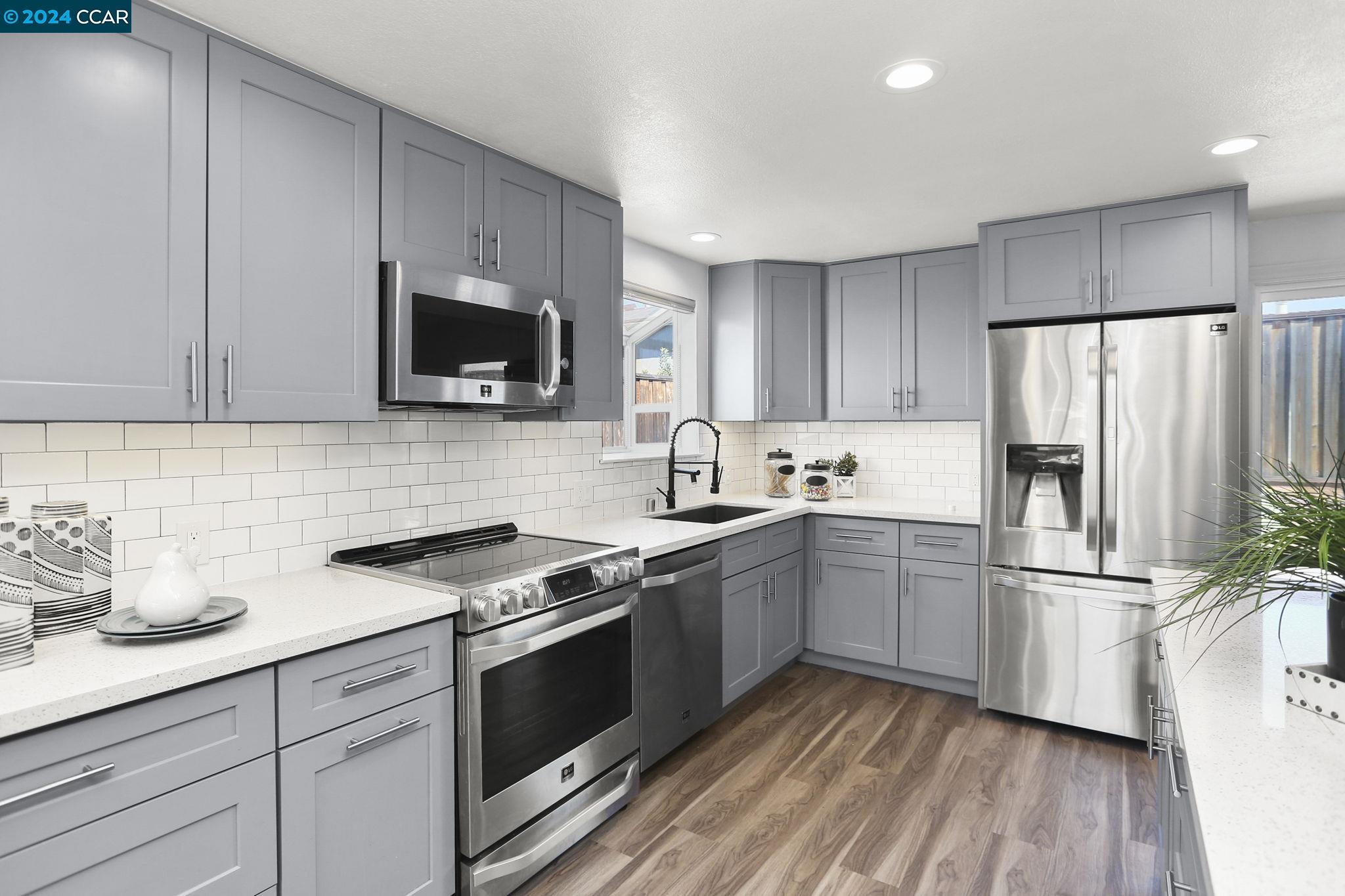 5530 Greenwich Ave