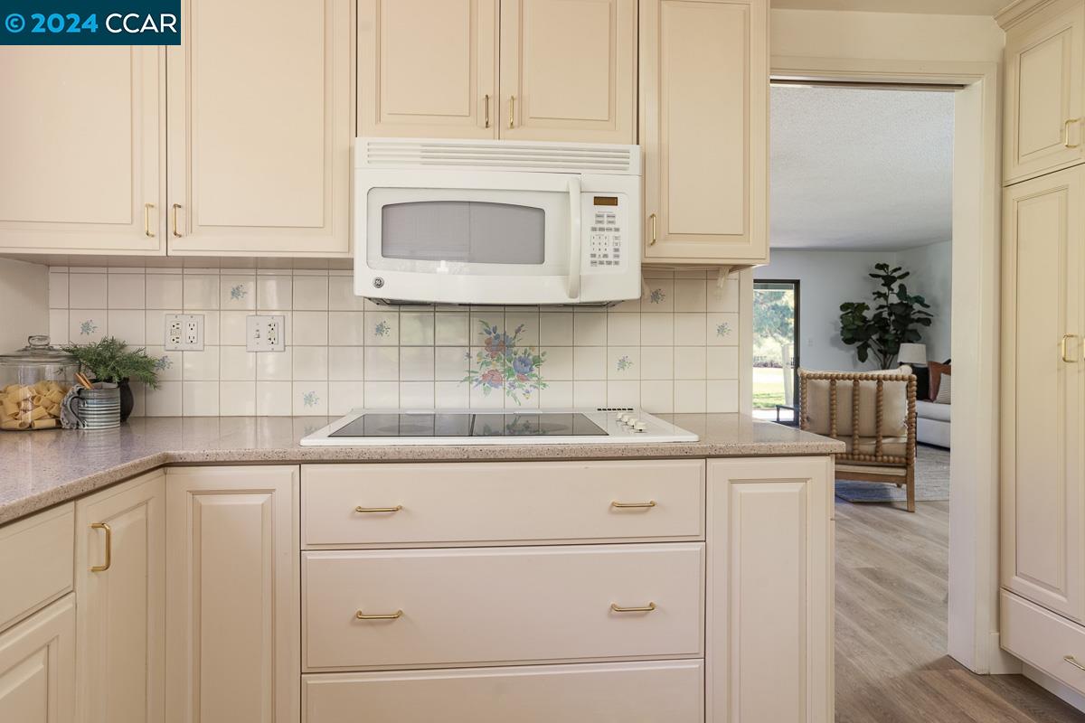 3118 Rossmoor Pkwy # 2