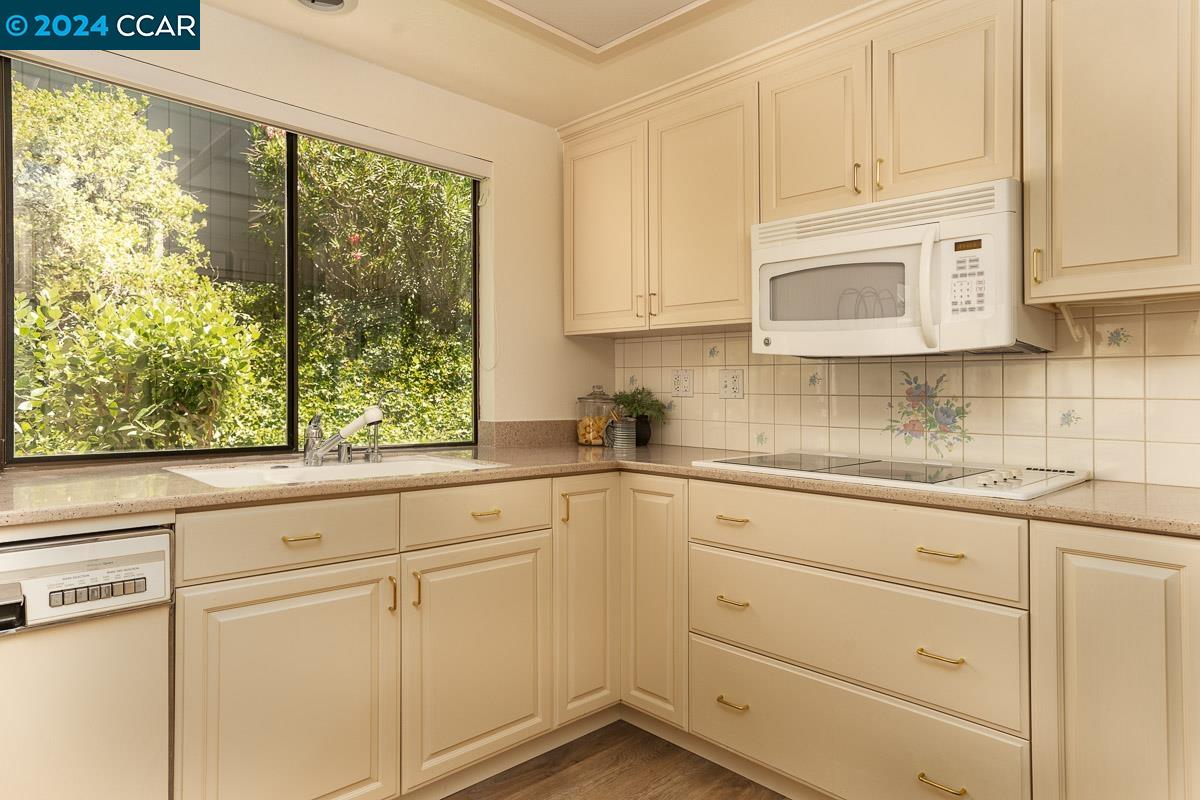 3118 Rossmoor Pkwy # 2