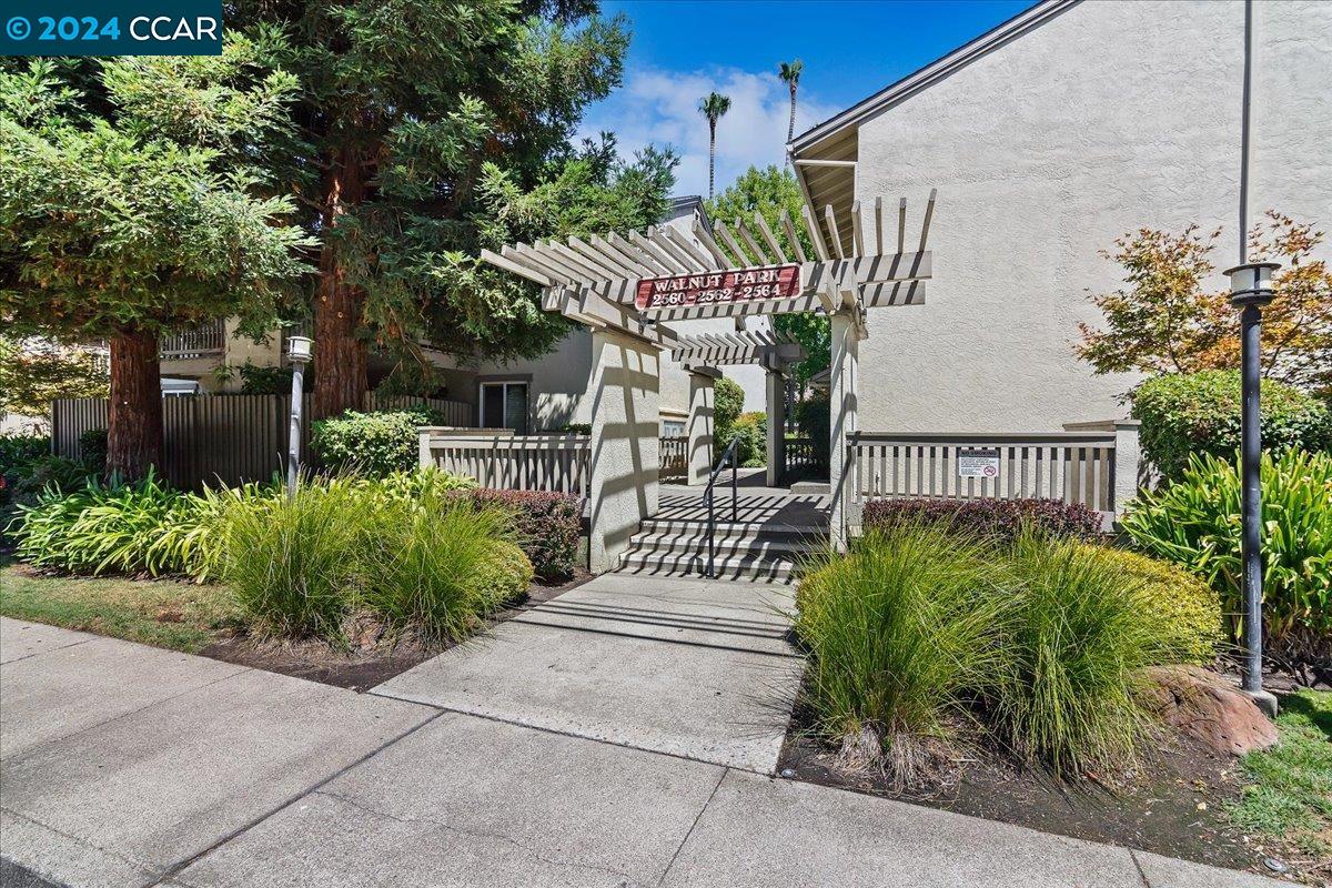 2560 Walnut Blvd # 22