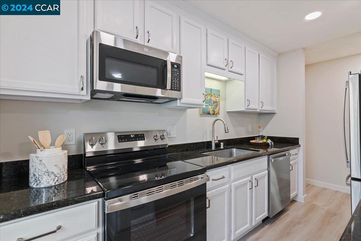 2560 Walnut Blvd # 22