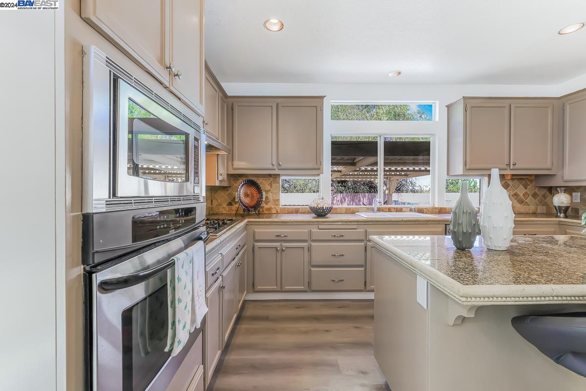 1116 Hastings Ct