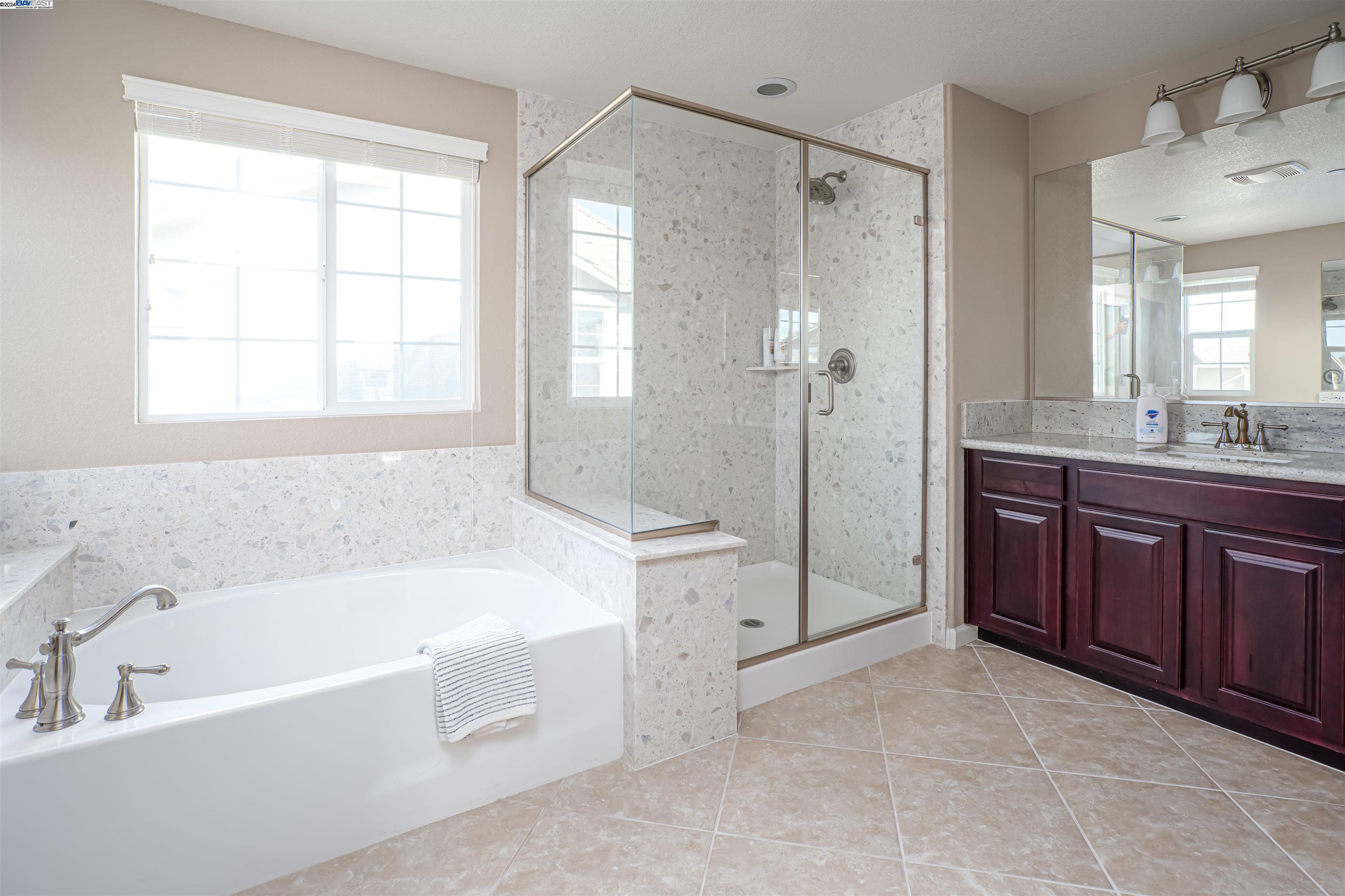 229 W Bonner Dr