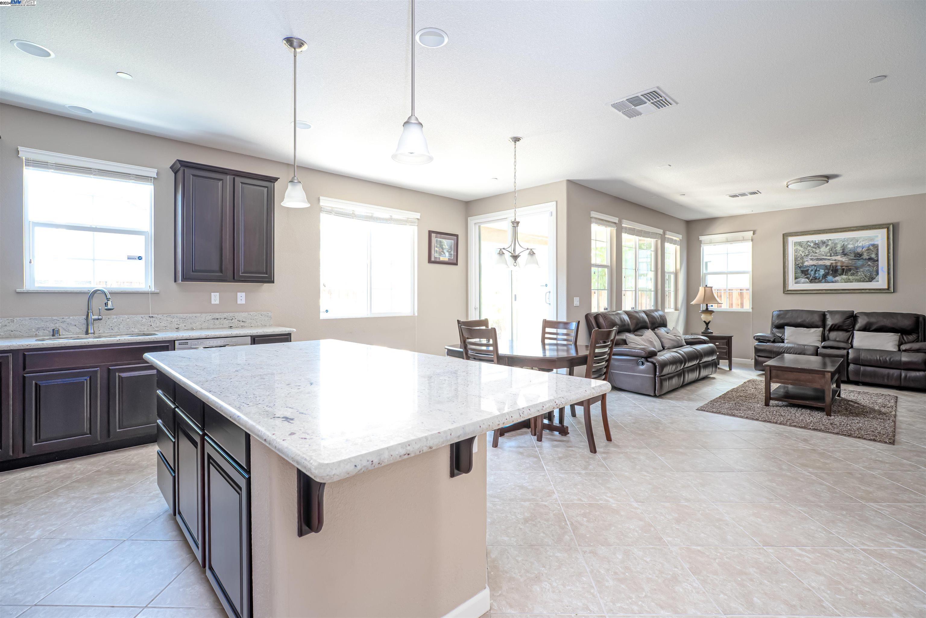 229 W Bonner Dr