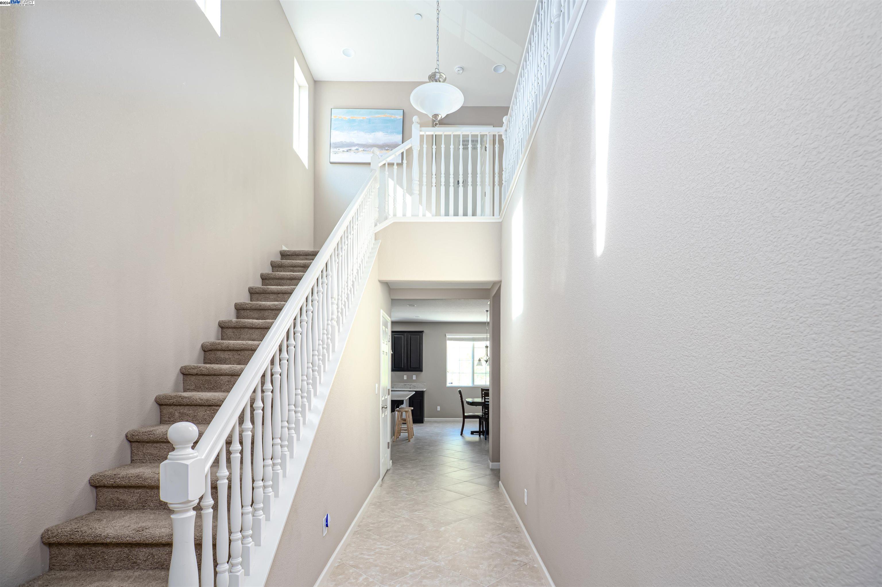 229 W Bonner Dr
