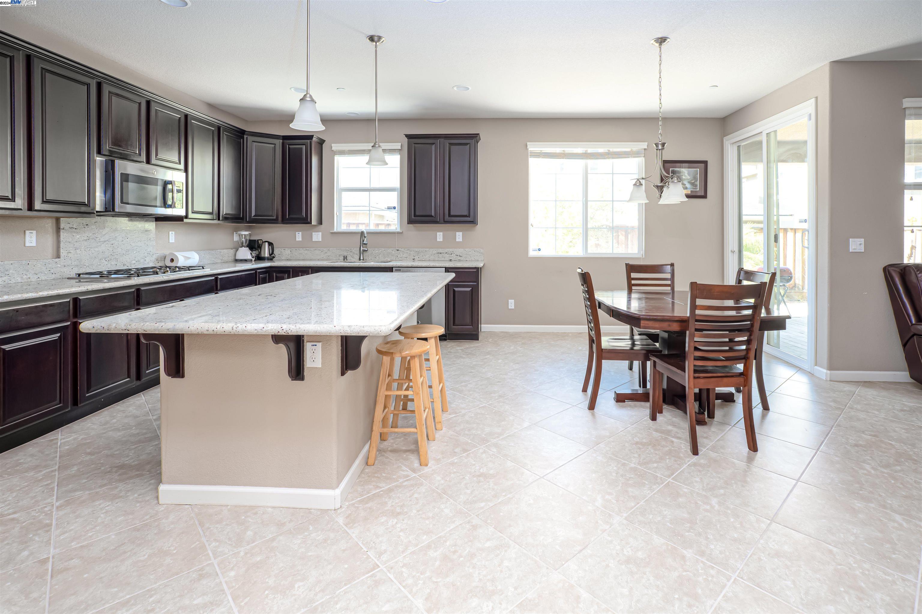 229 W Bonner Dr