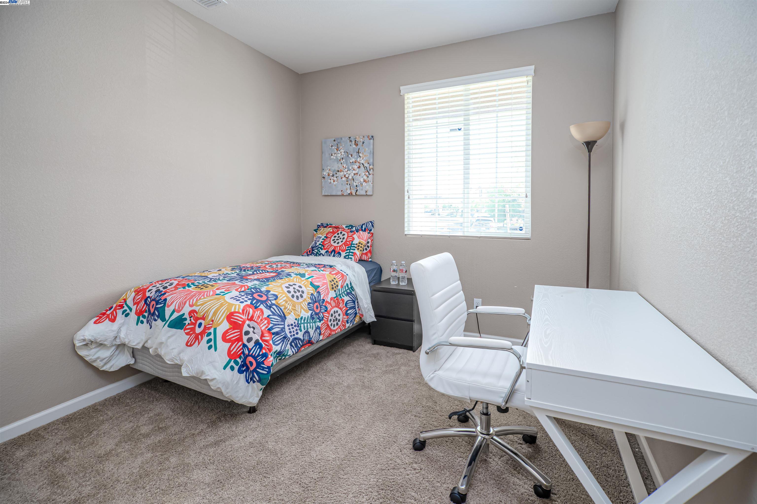 229 W Bonner Dr