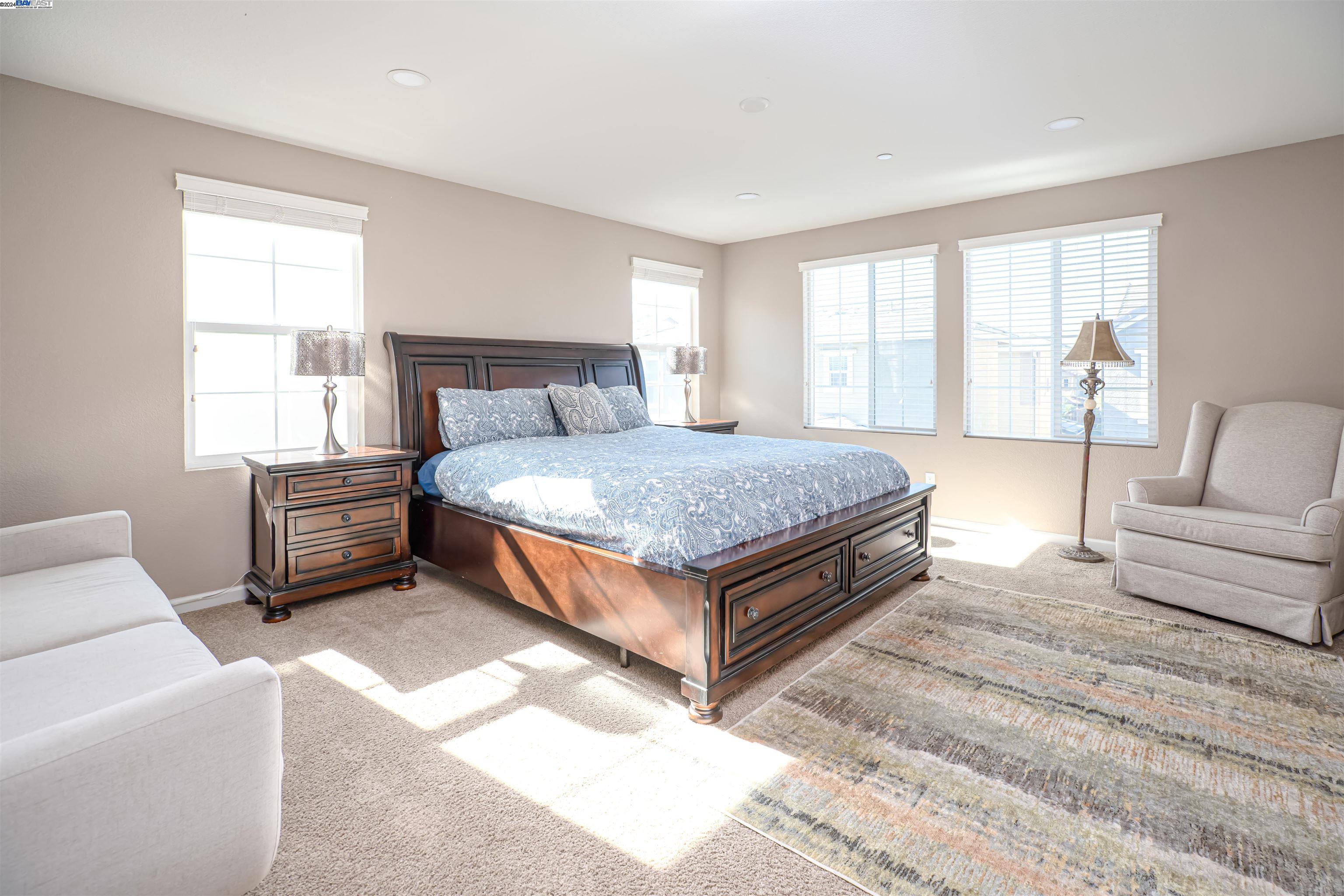 229 W Bonner Dr